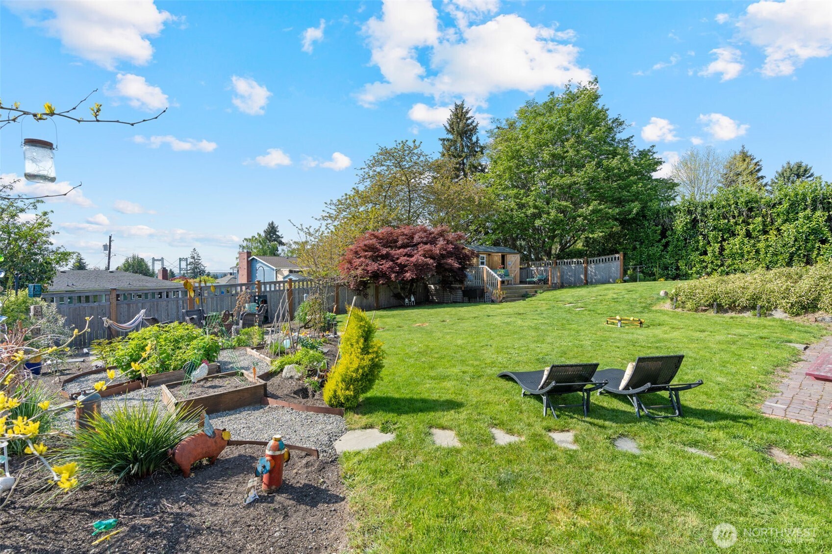 1122 N Skyline Drive