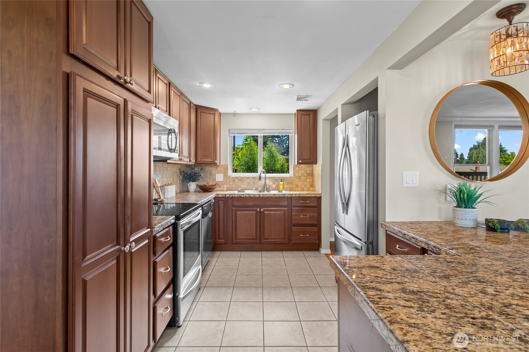 1122 N Skyline Drive