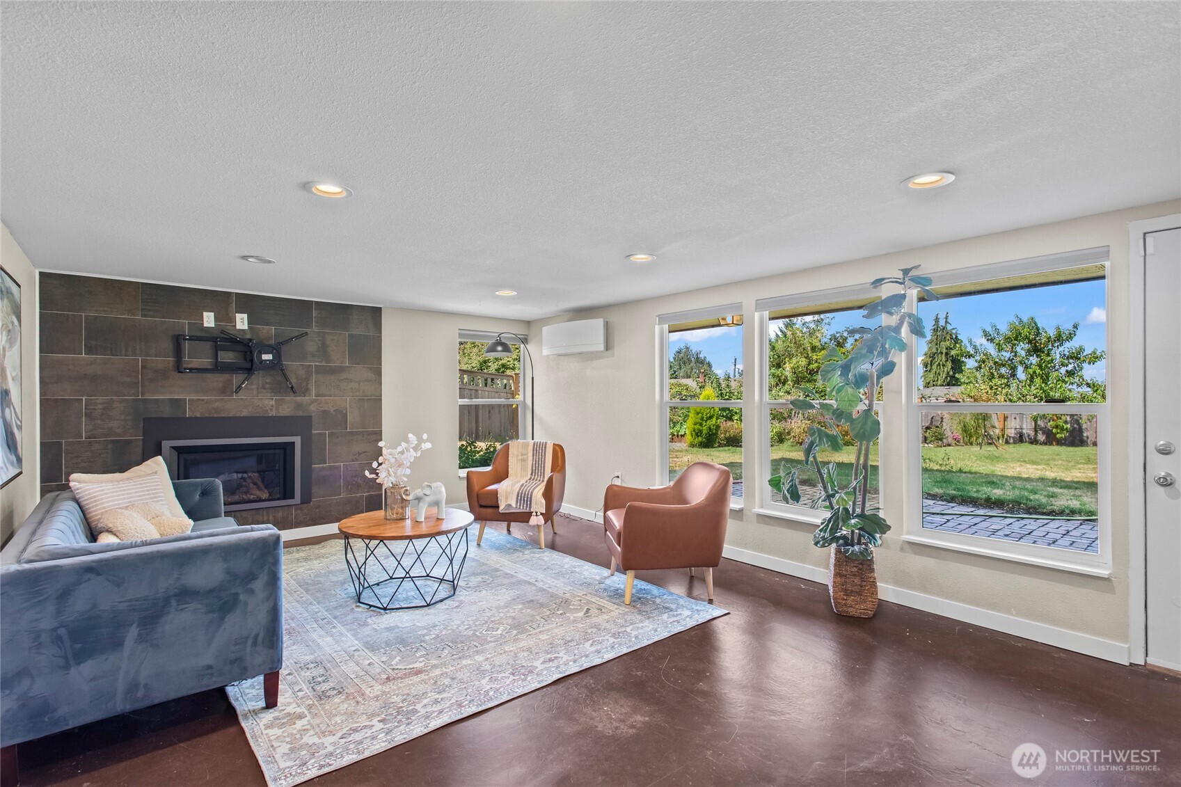 1122 N Skyline Drive