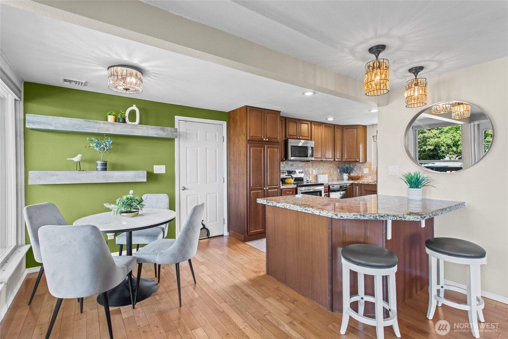 1122 N Skyline Drive