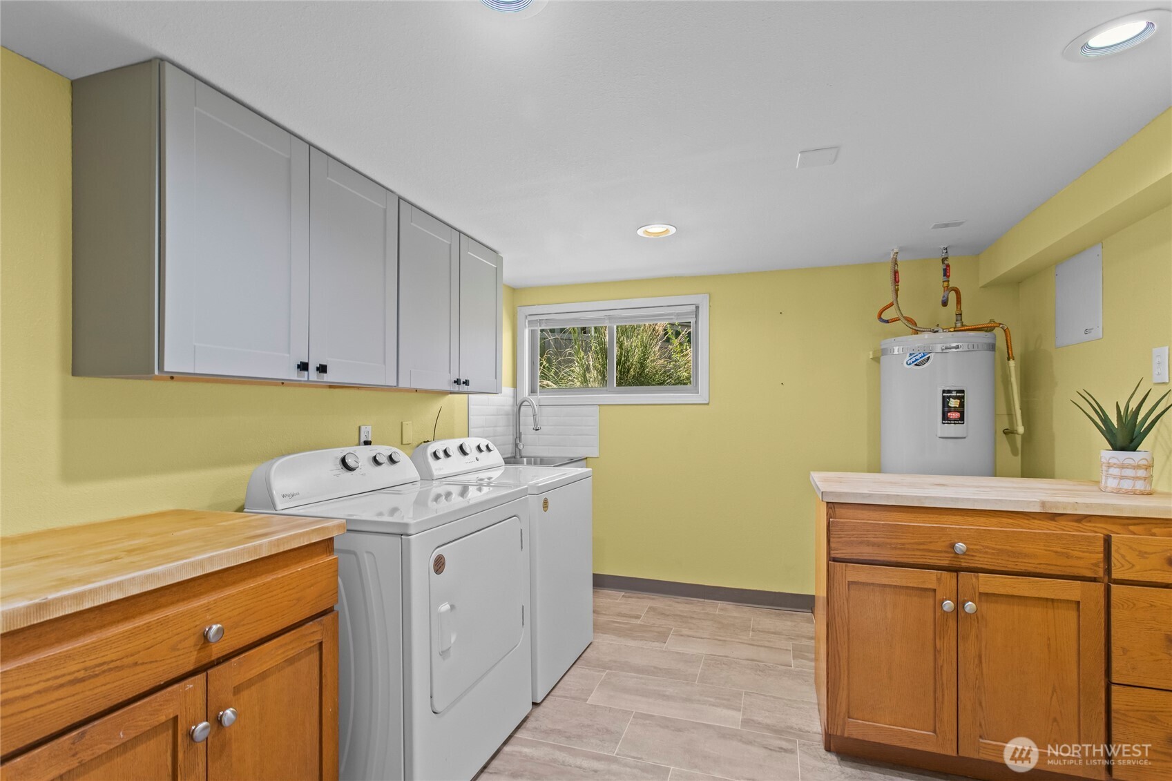 1122 N Skyline Drive