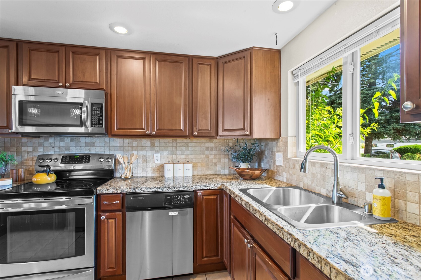 1122 N Skyline Drive