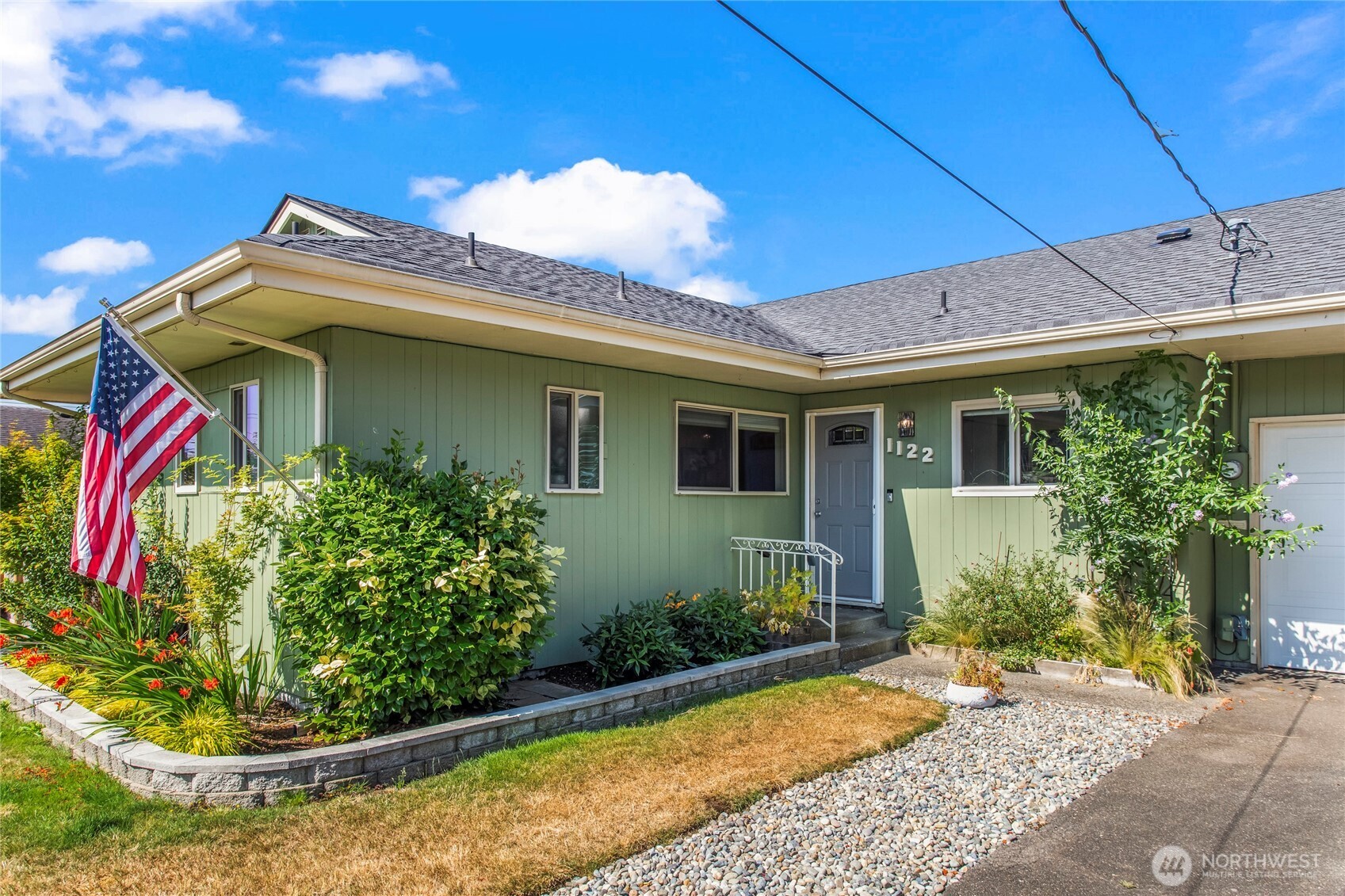 1122 N Skyline Drive