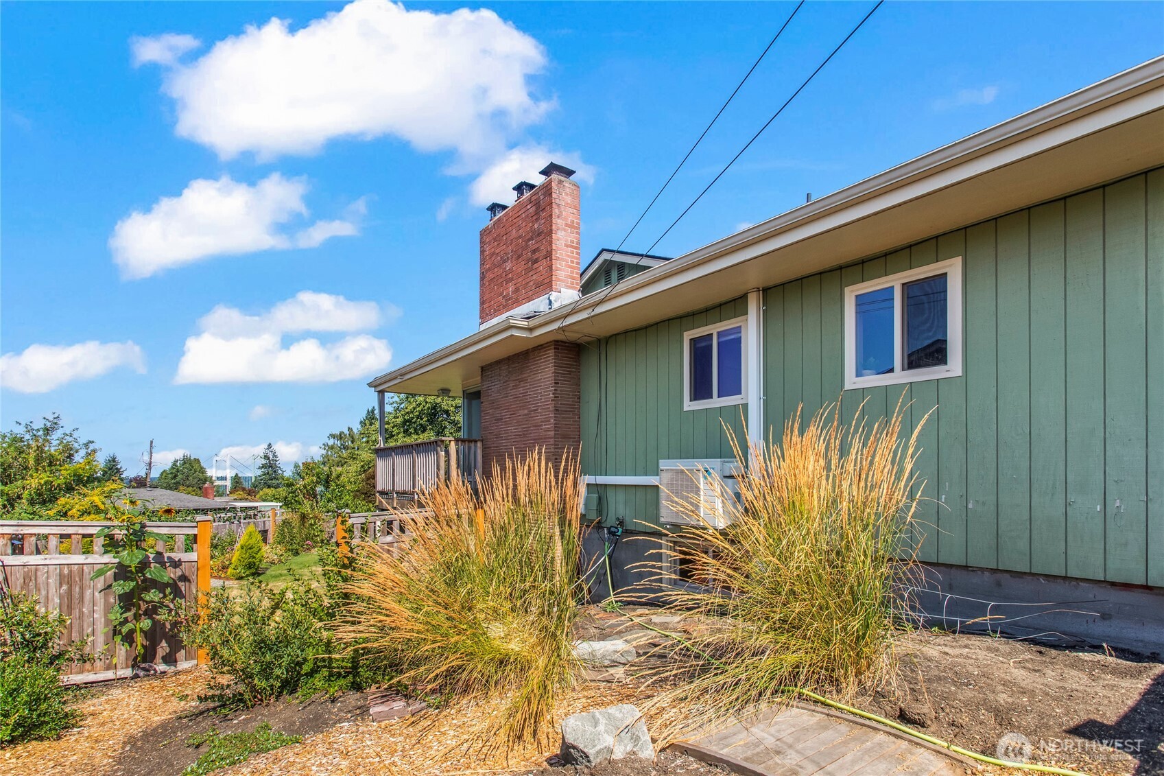 1122 N Skyline Drive