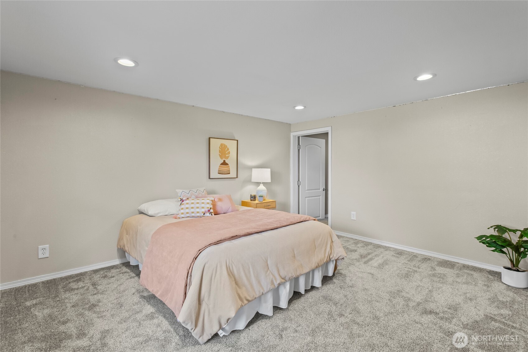 1122 N Skyline Drive