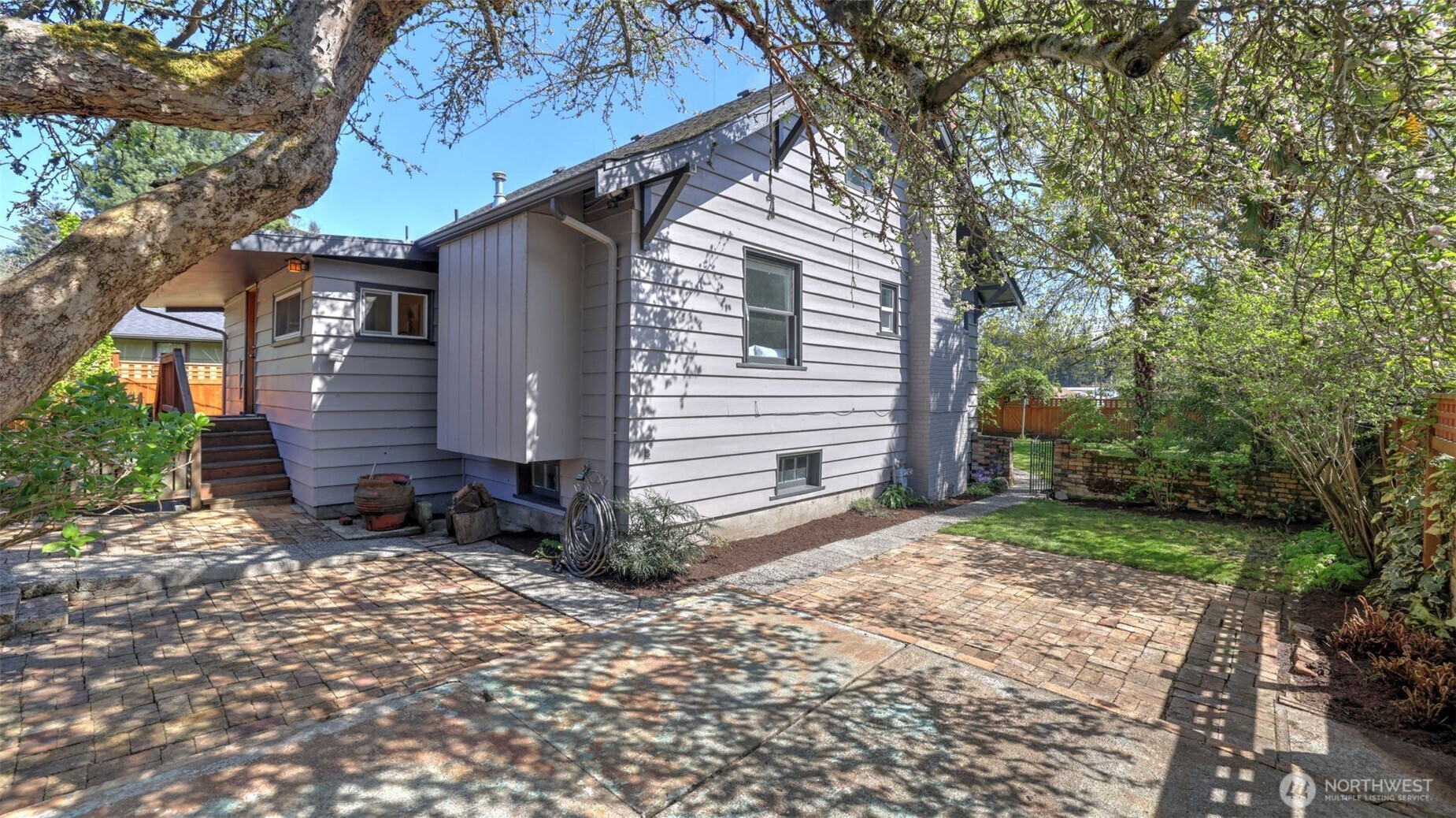 10735 Whitman Avenue N