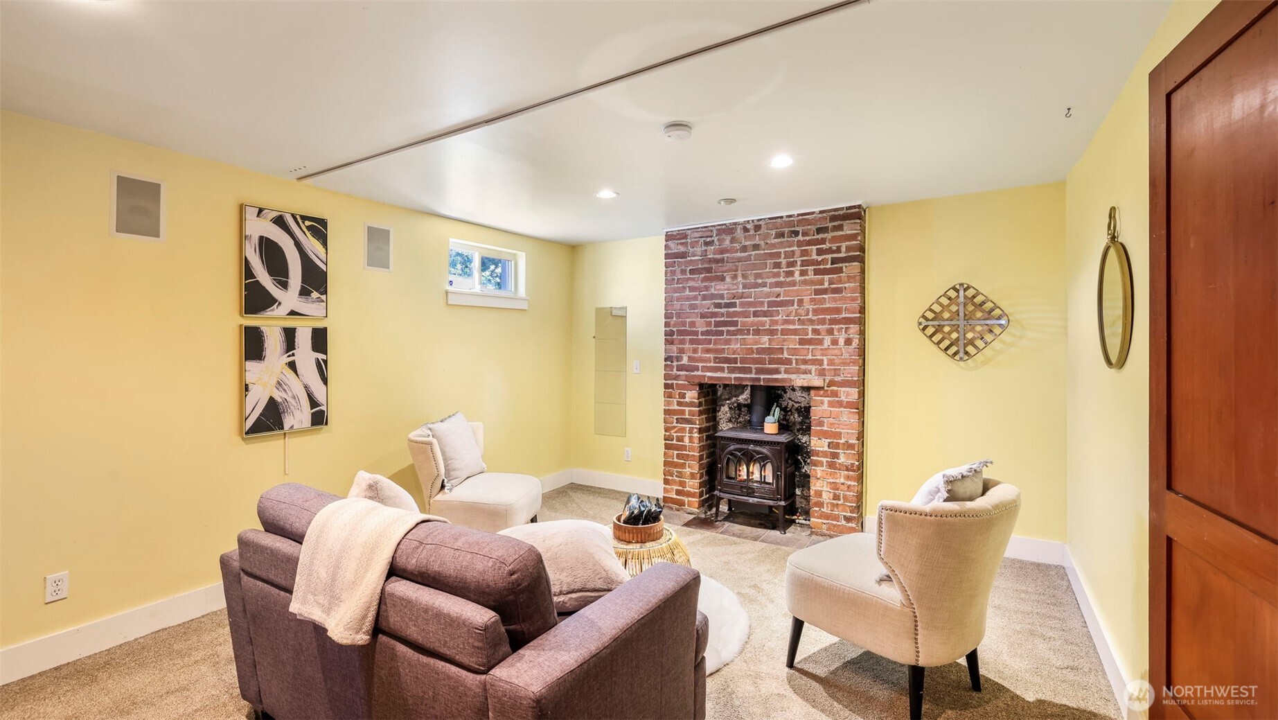 10735 Whitman Avenue N