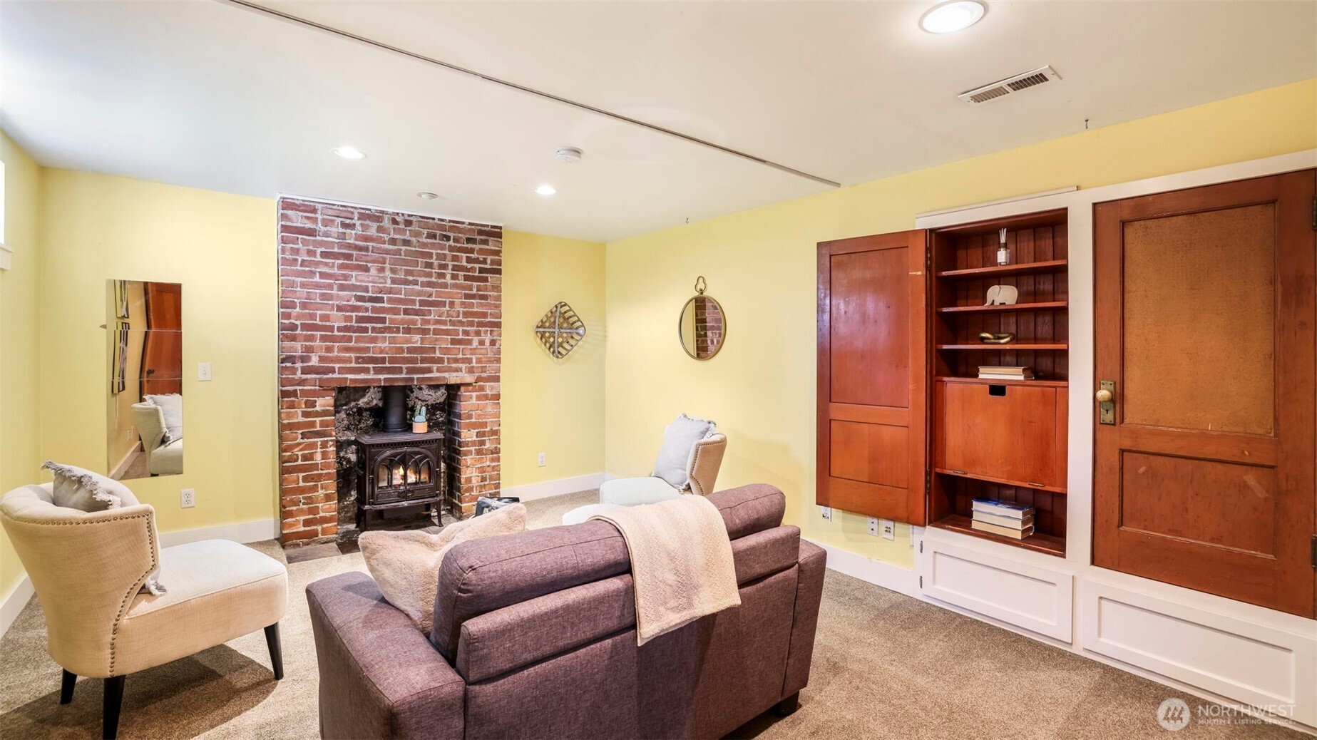 10735 Whitman Avenue N