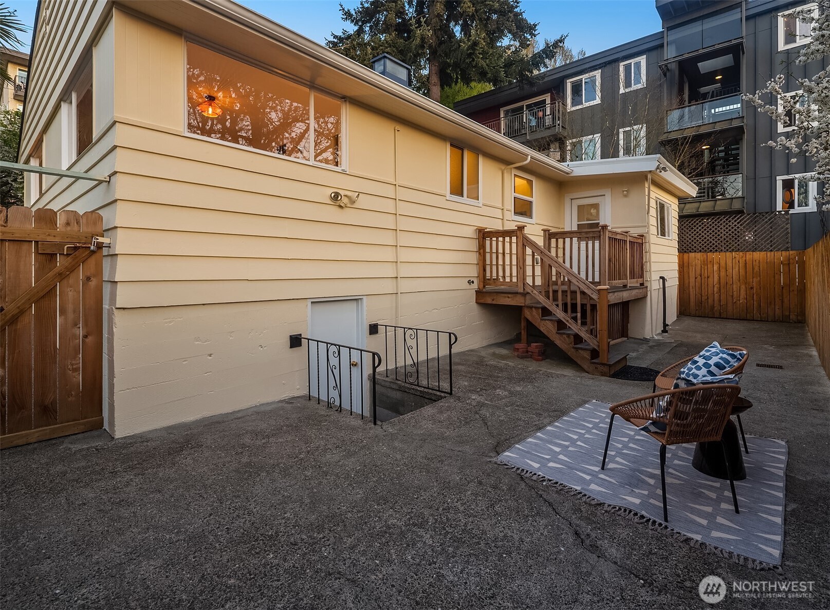 1403 W Dravus Street