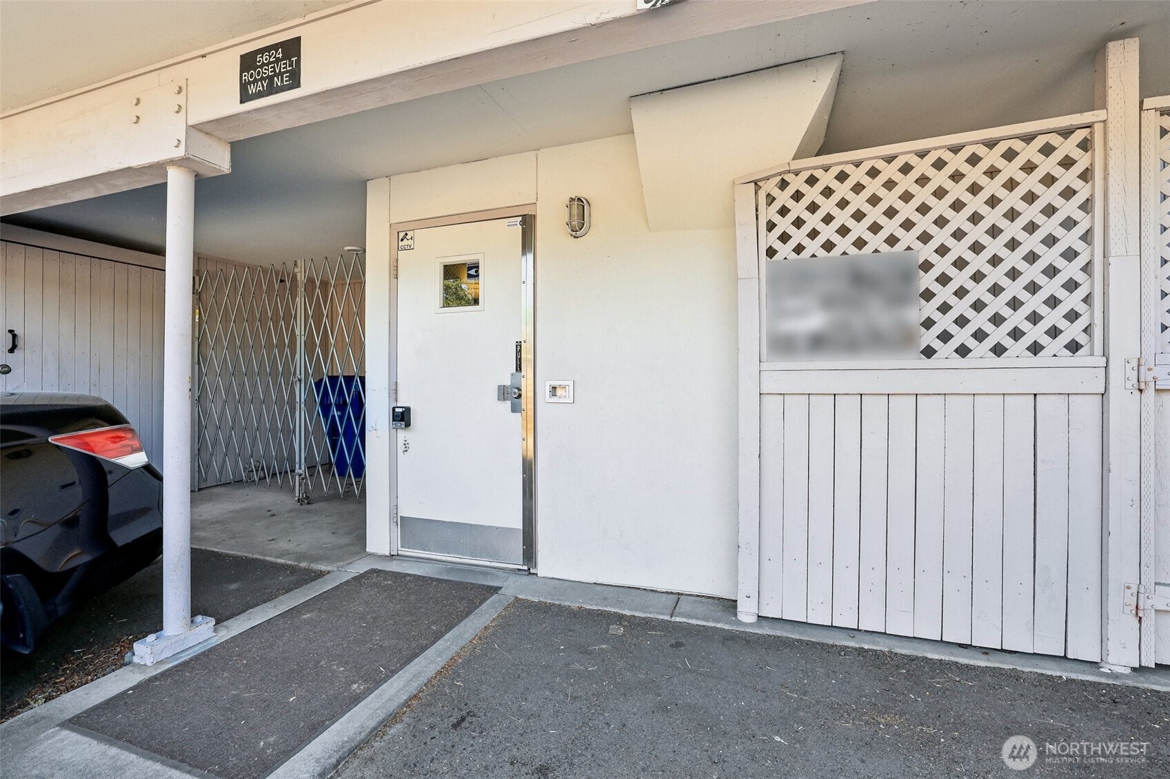5624 Roosevelt Way NE Unit: 202