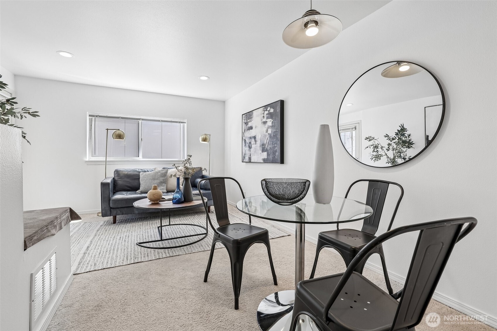 5624 Roosevelt Way NE Unit: 202