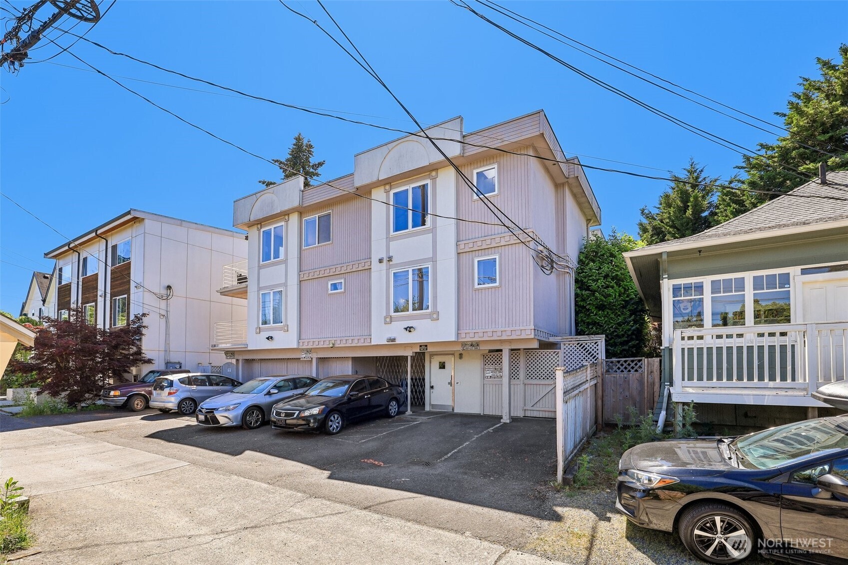 5624 Roosevelt Way NE Unit: 202