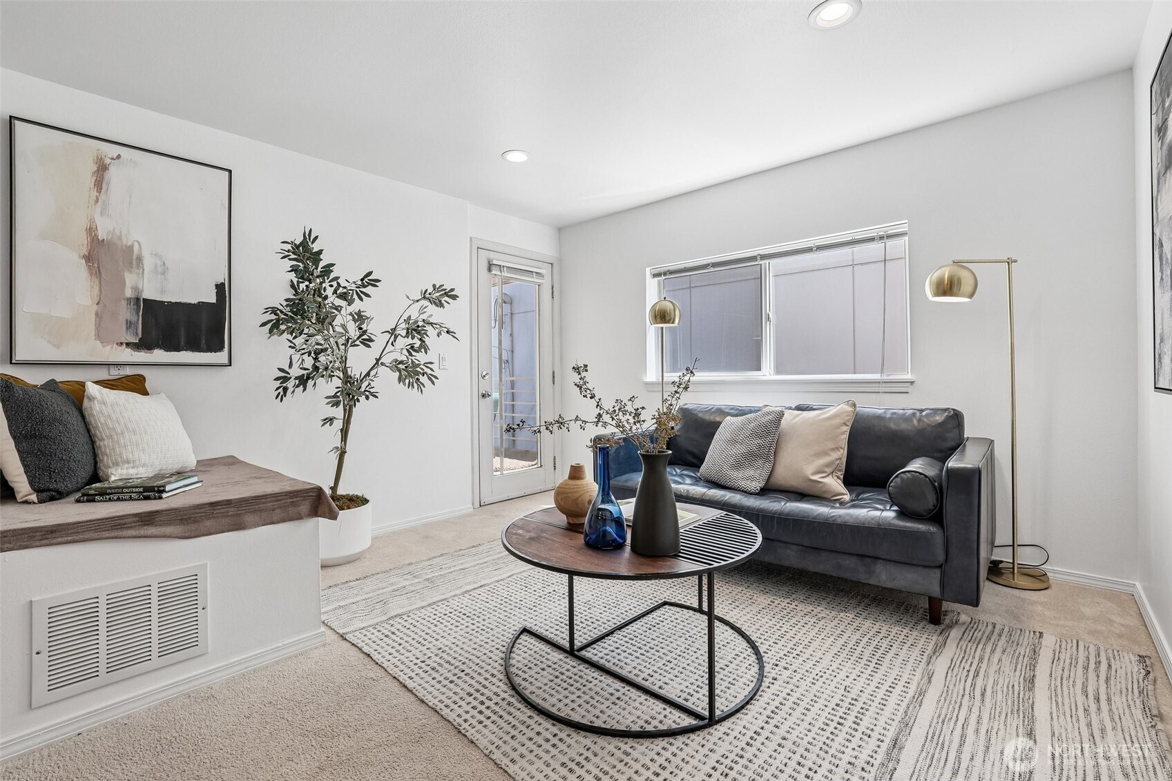 5624 Roosevelt Way NE Unit: 202