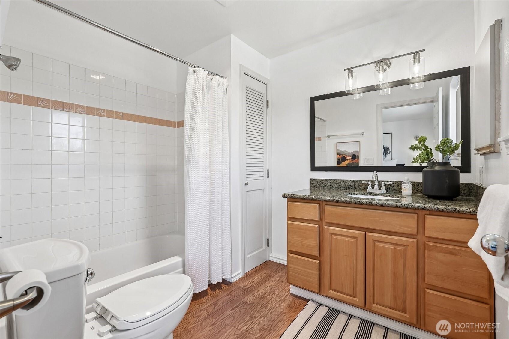5624 Roosevelt Way NE Unit: 202
