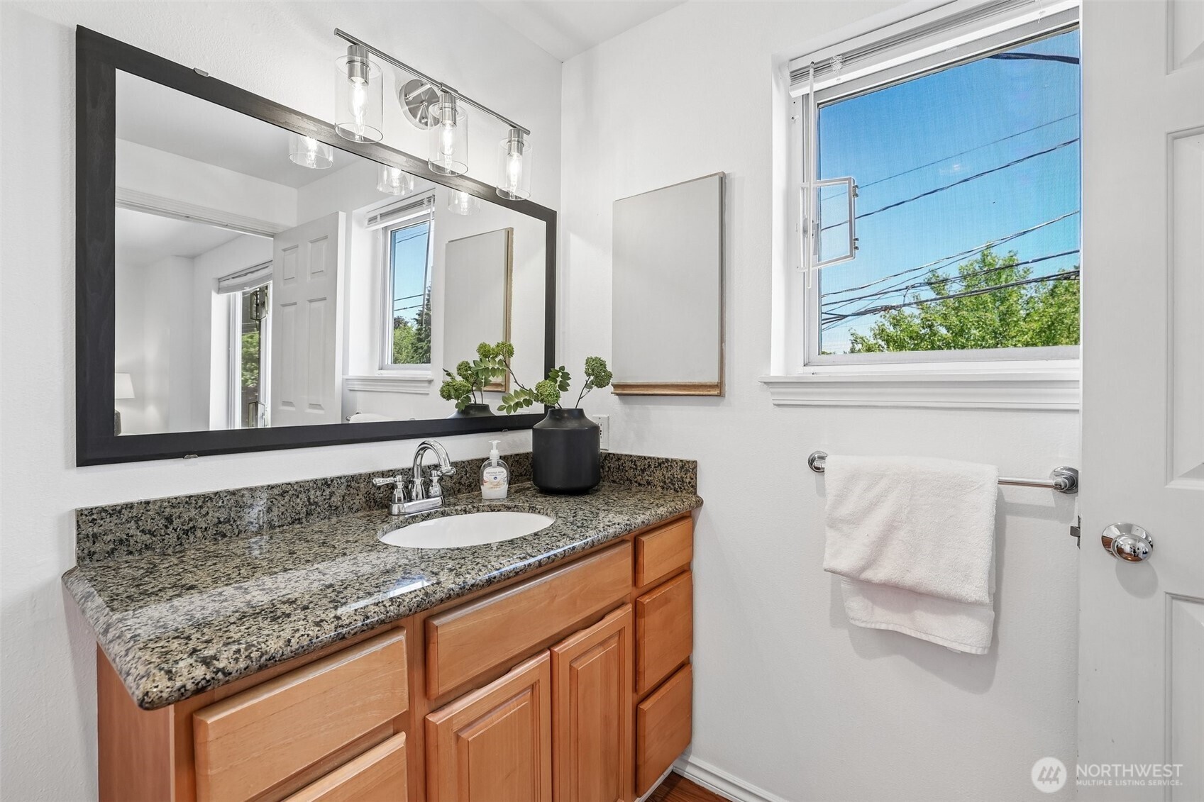 5624 Roosevelt Way NE Unit: 202