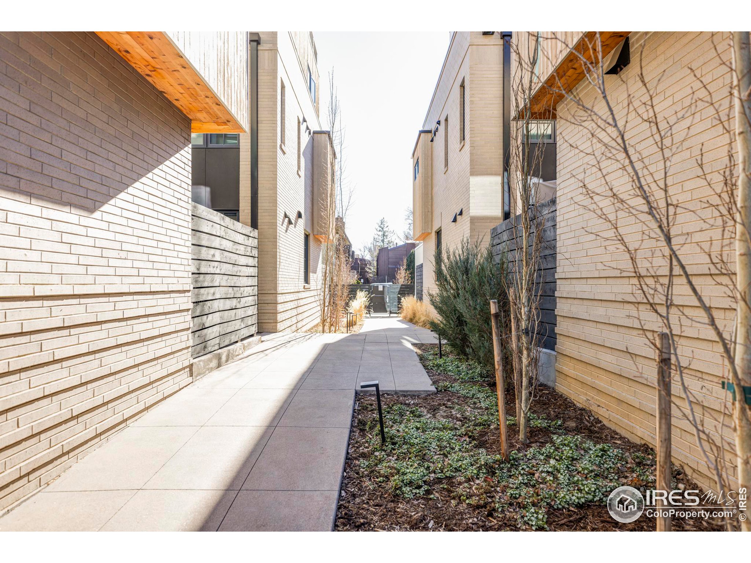 2128 Pearl St Unit: B