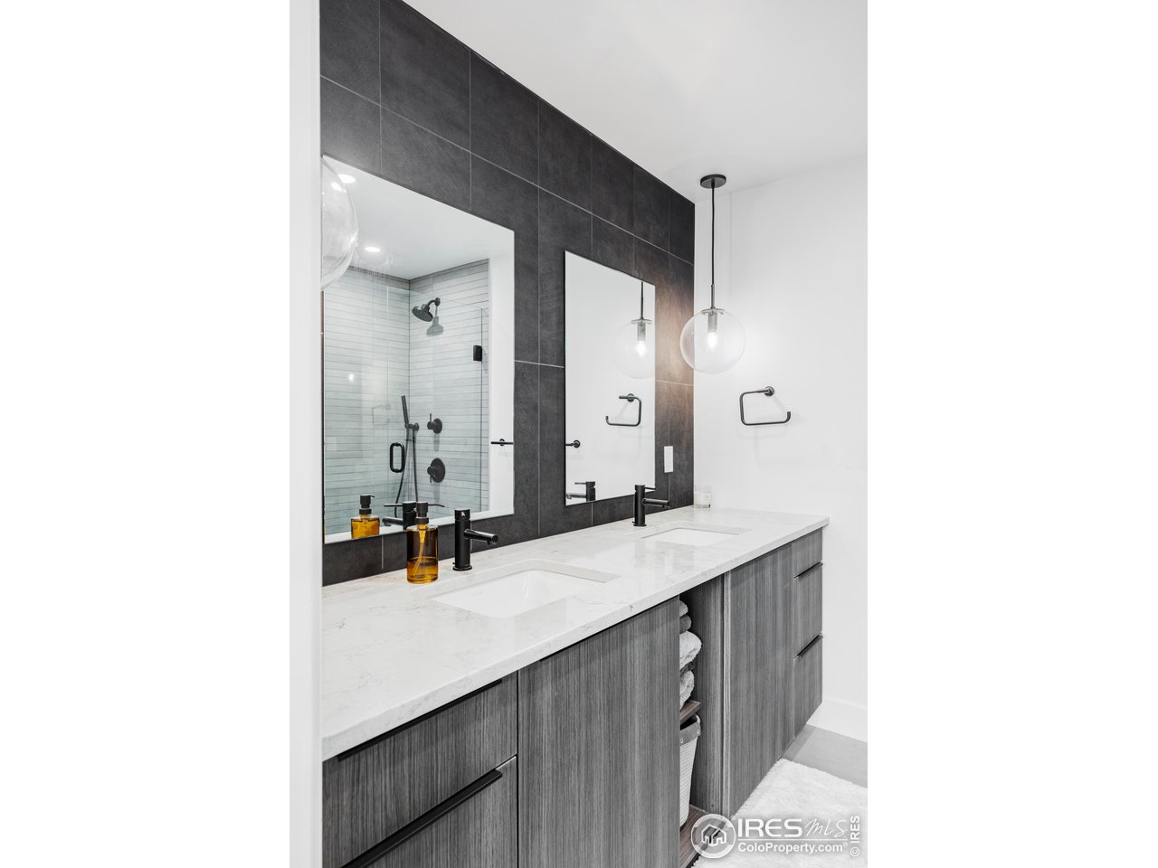 2128 Pearl St Unit: B