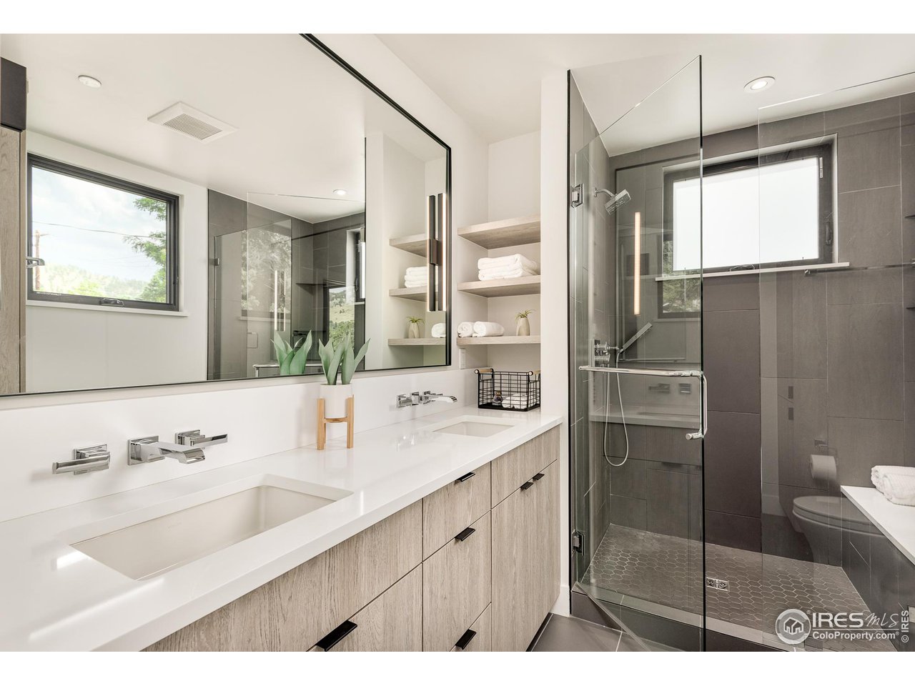 936 North St Unit: B