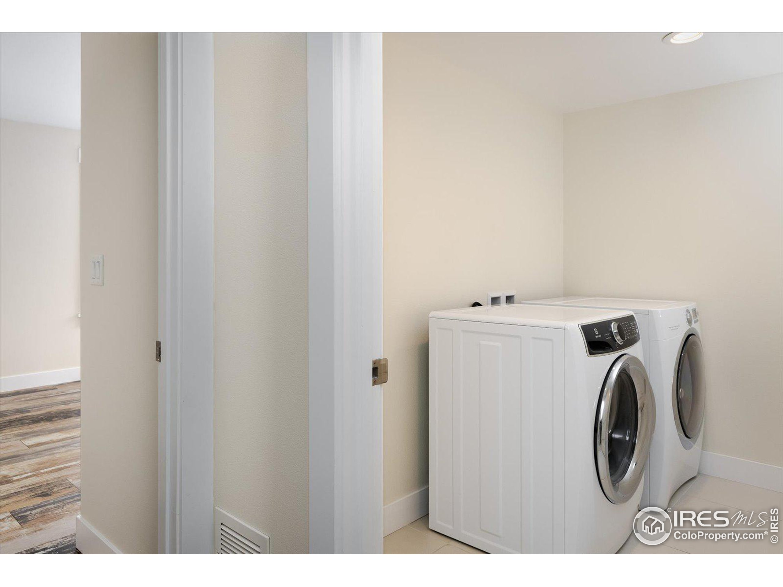 2056 Walnut St Unit: B