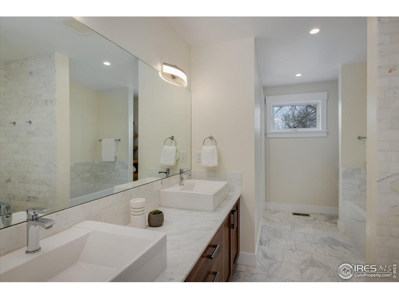 2056 Walnut St Unit: B