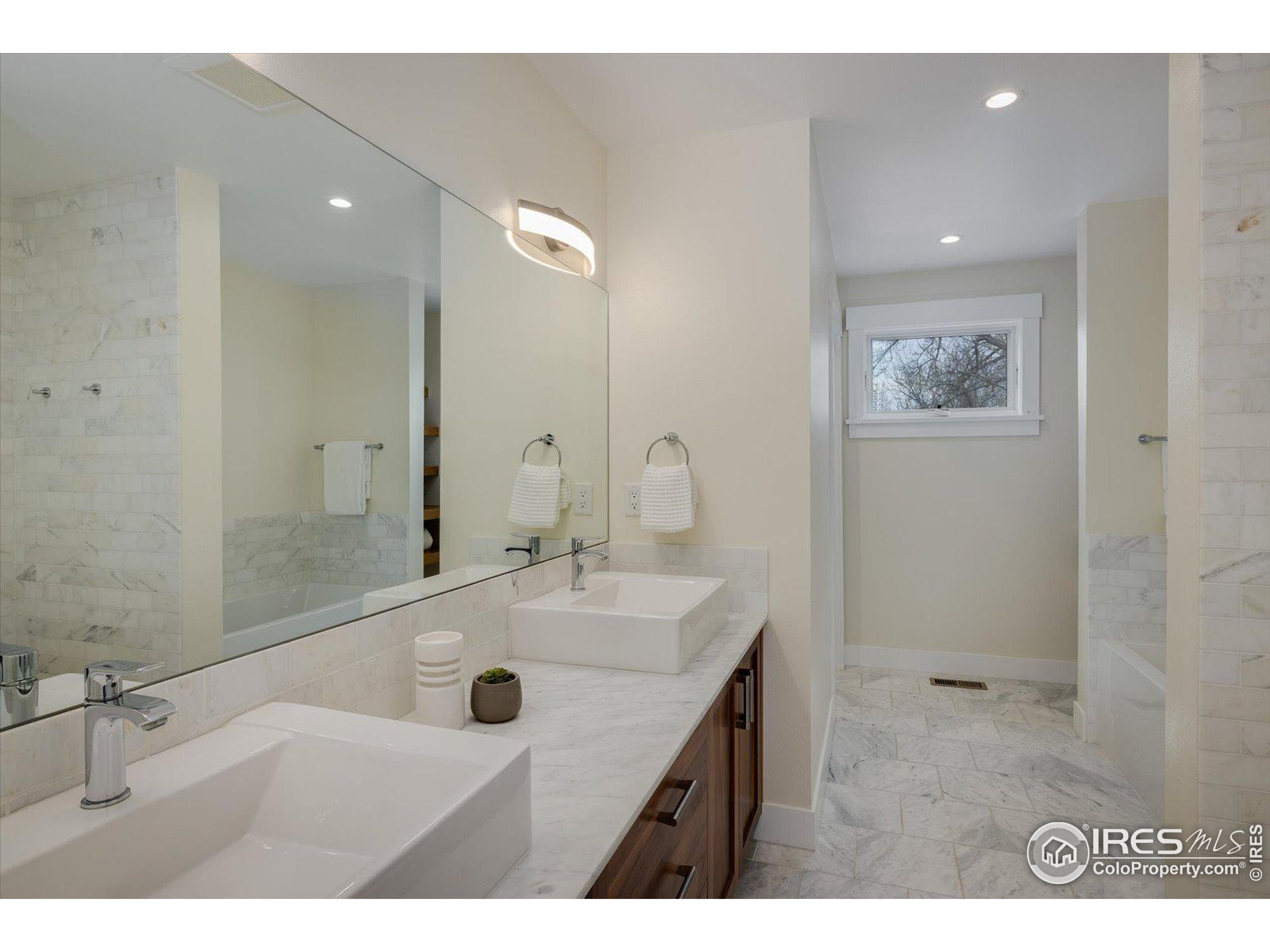 2056 Walnut St Unit: B