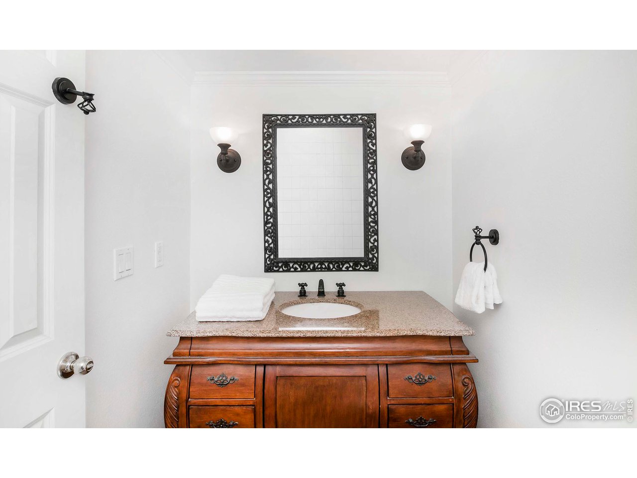 2227 Canyon Blvd Unit: 401A