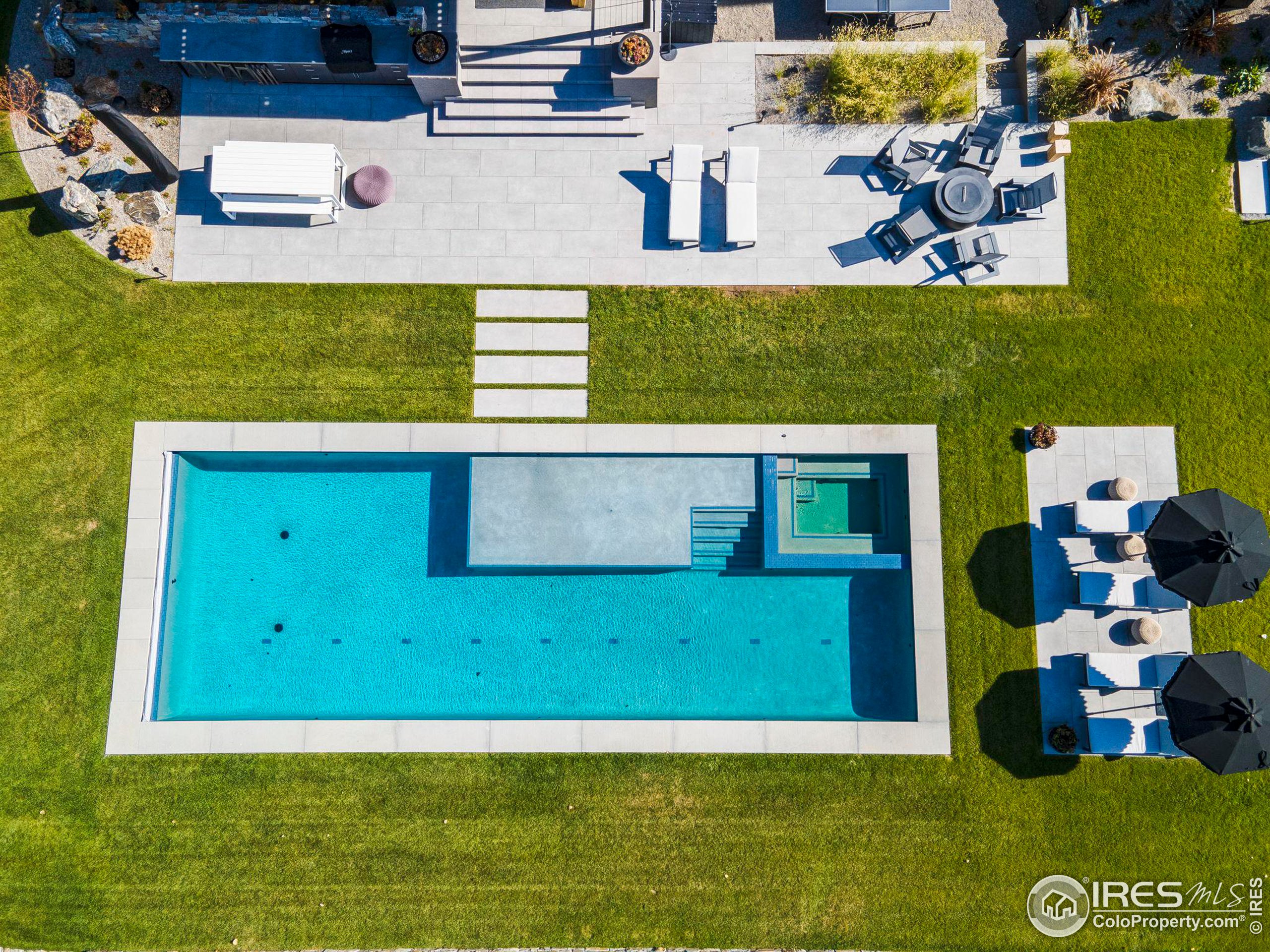 8802 Lakeside Ct