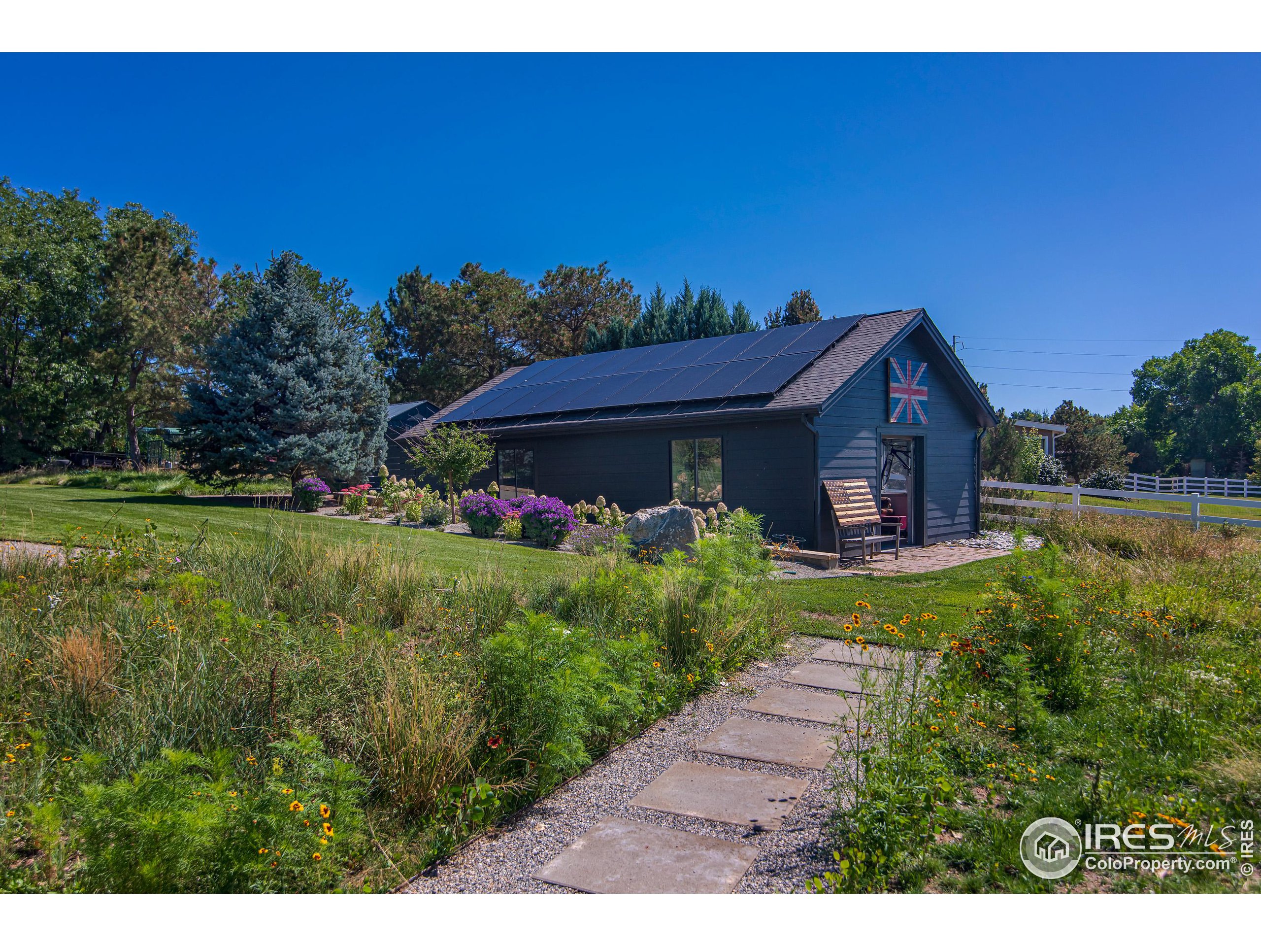 8802 Lakeside Ct