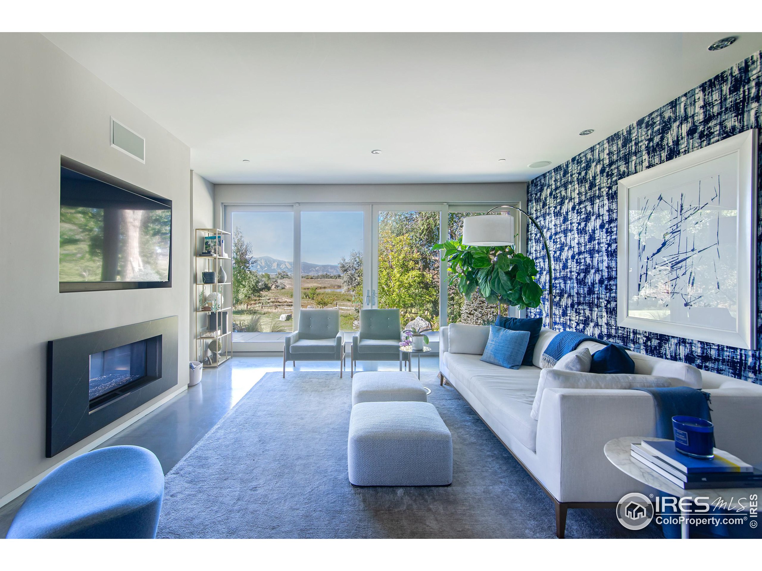 8802 Lakeside Ct