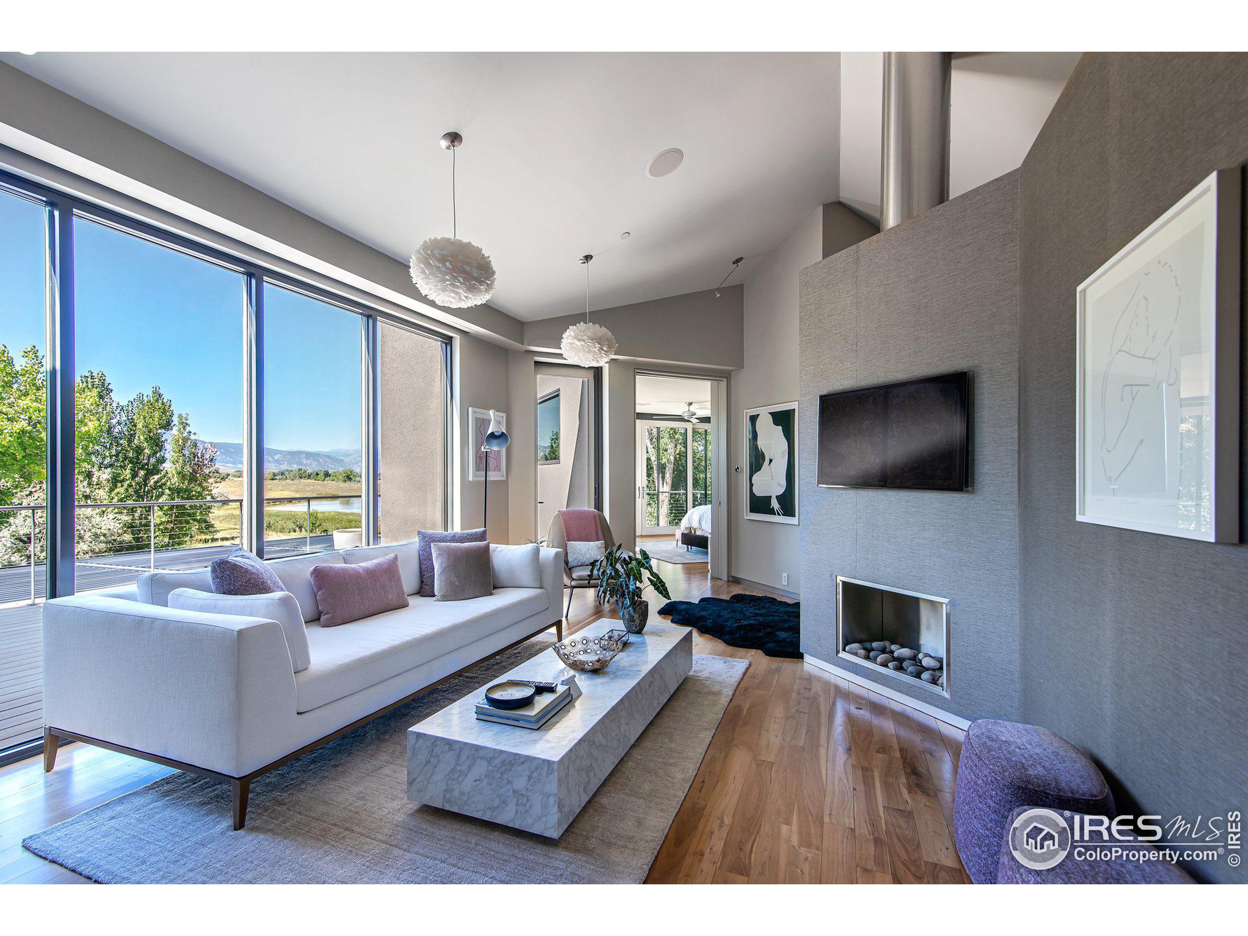 8802 Lakeside Ct