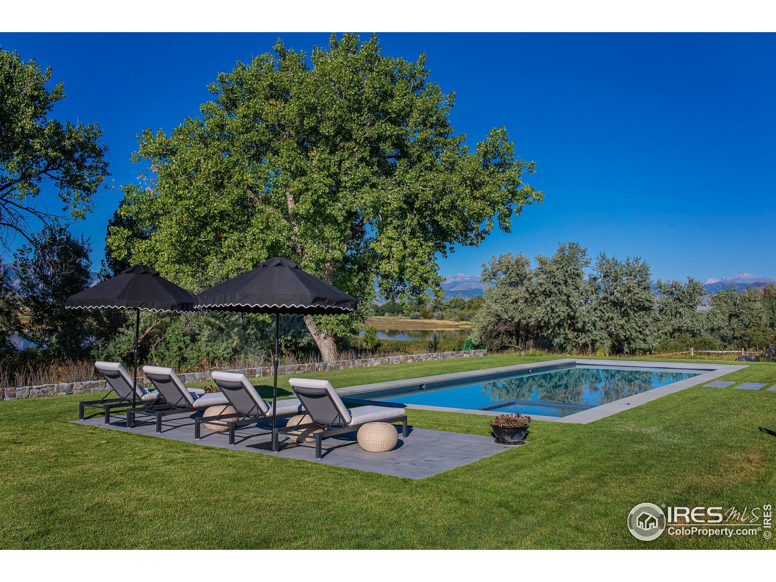 8802 Lakeside Ct