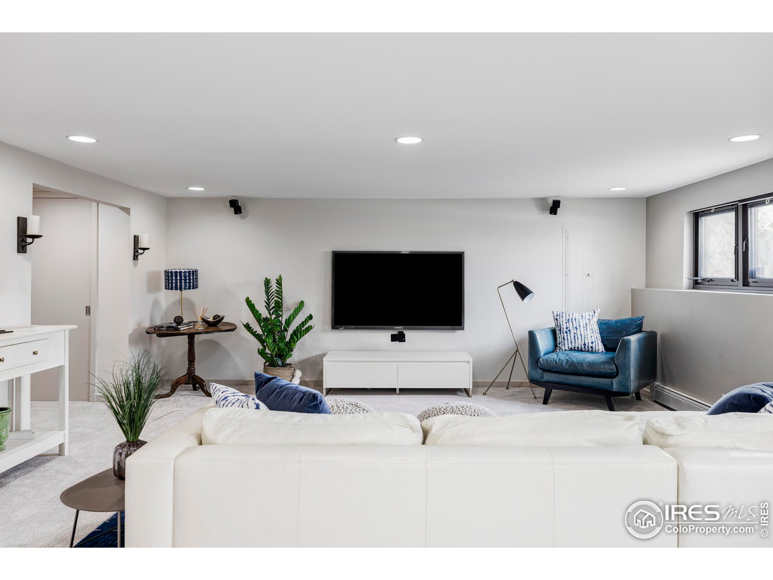 8802 Lakeside Ct