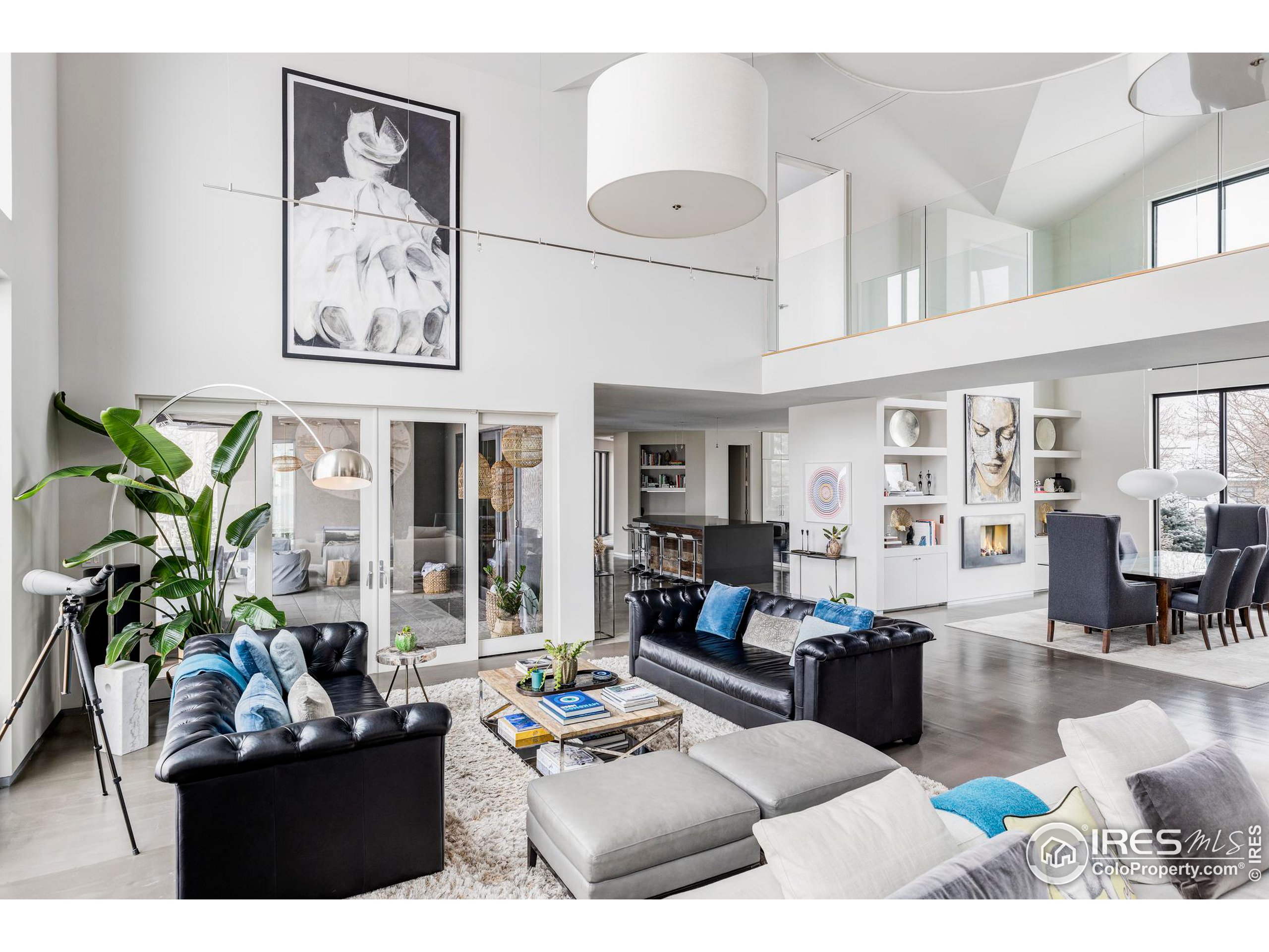 8802 Lakeside Ct