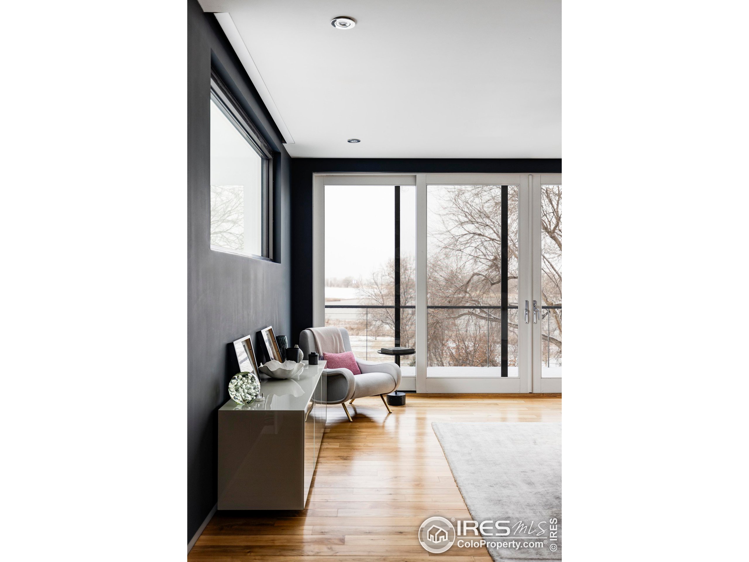 8802 Lakeside Ct