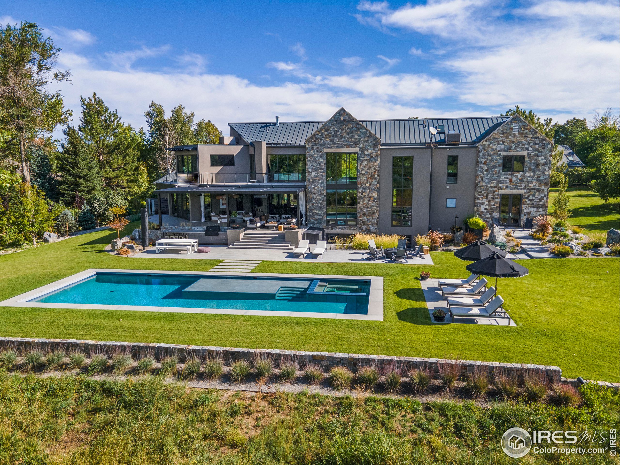 8802 Lakeside Ct