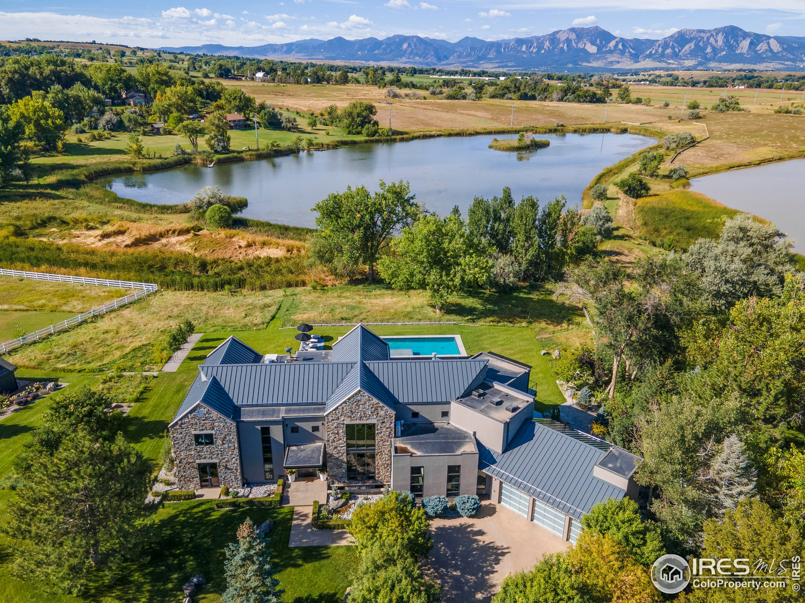 8802 Lakeside Ct