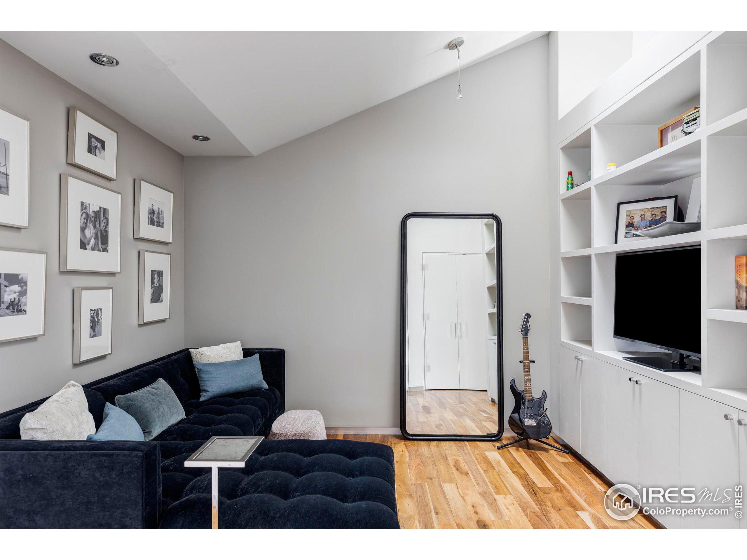 8802 Lakeside Ct