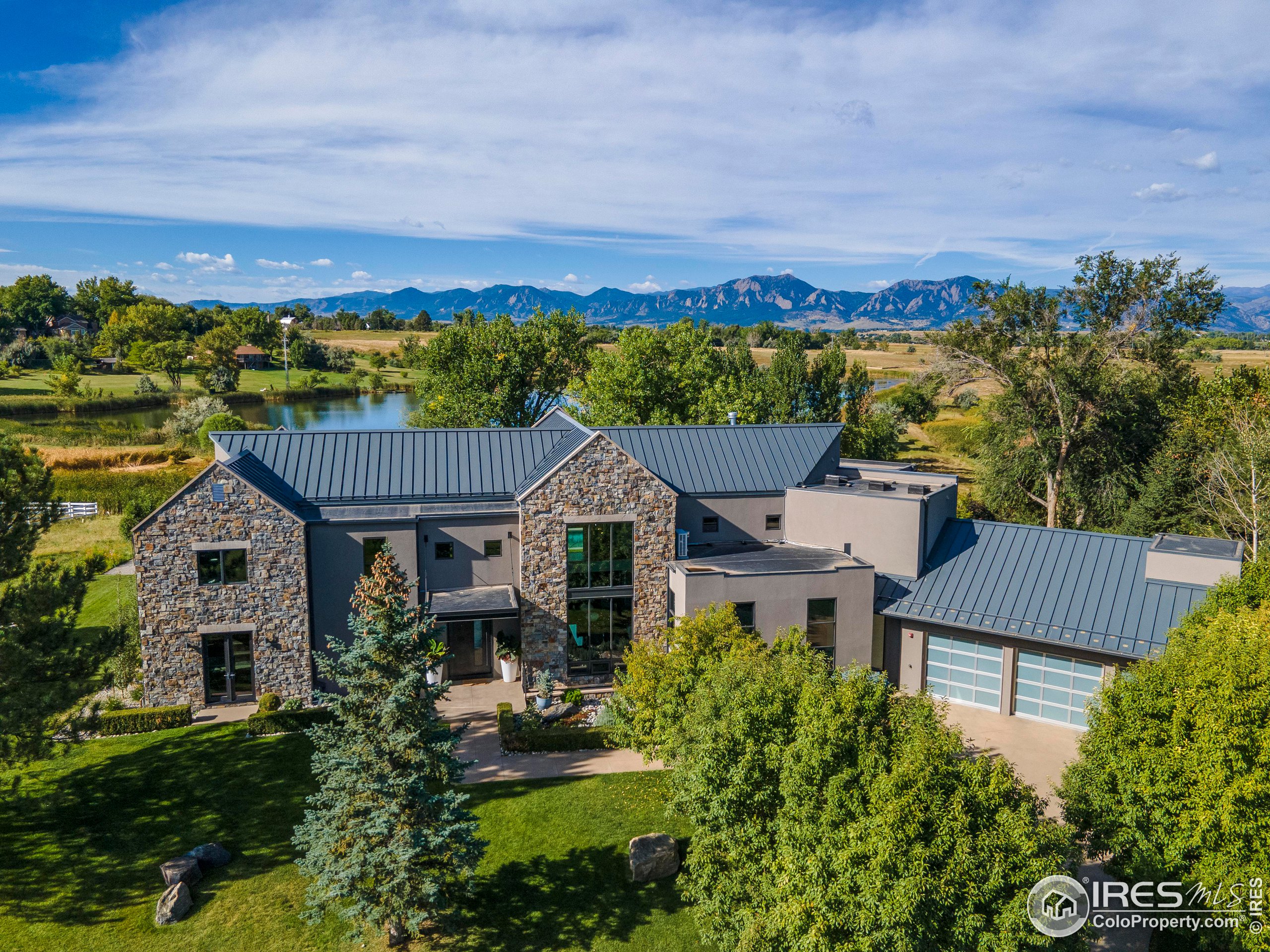 8802 Lakeside Ct