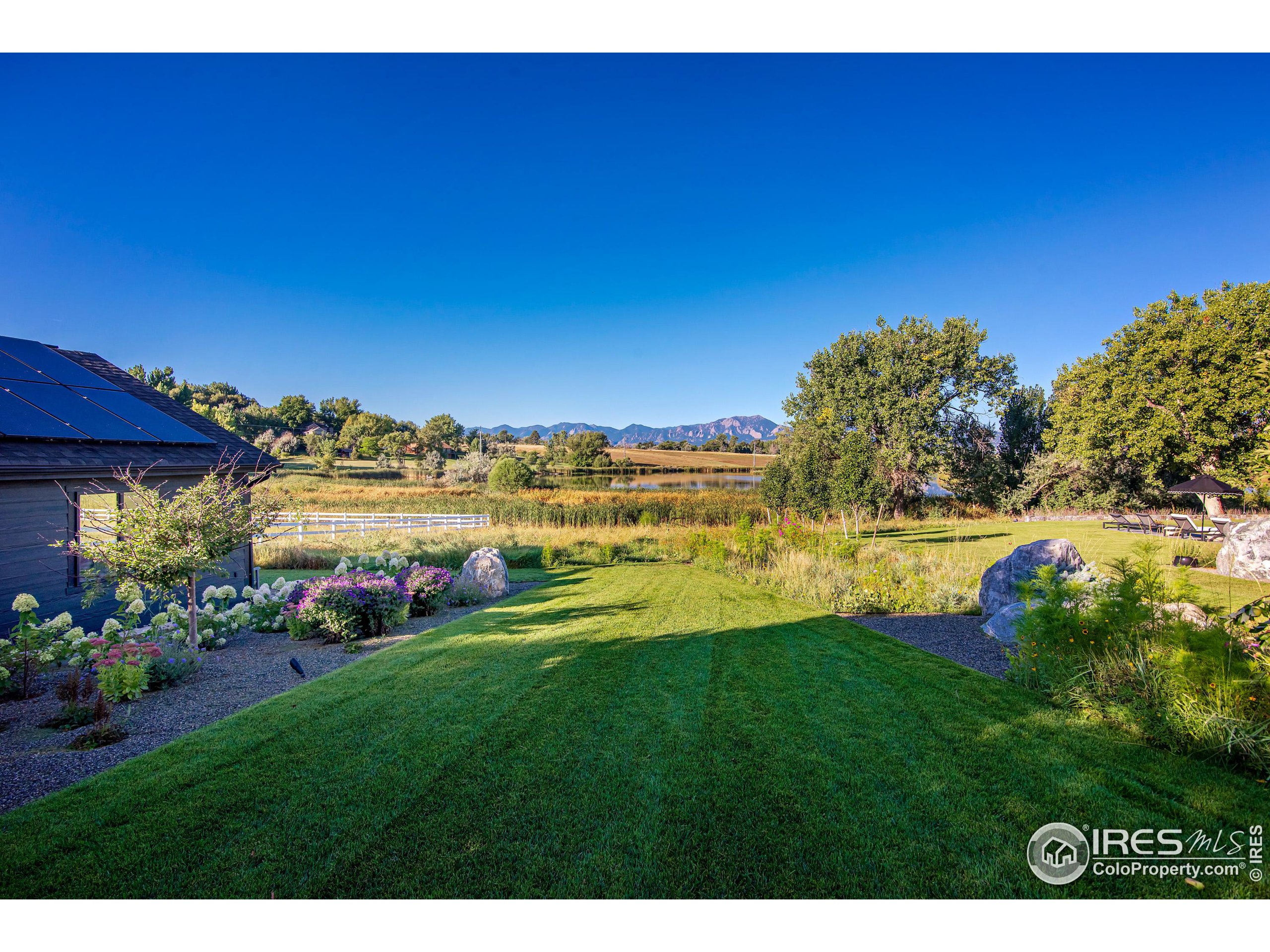 8802 Lakeside Ct