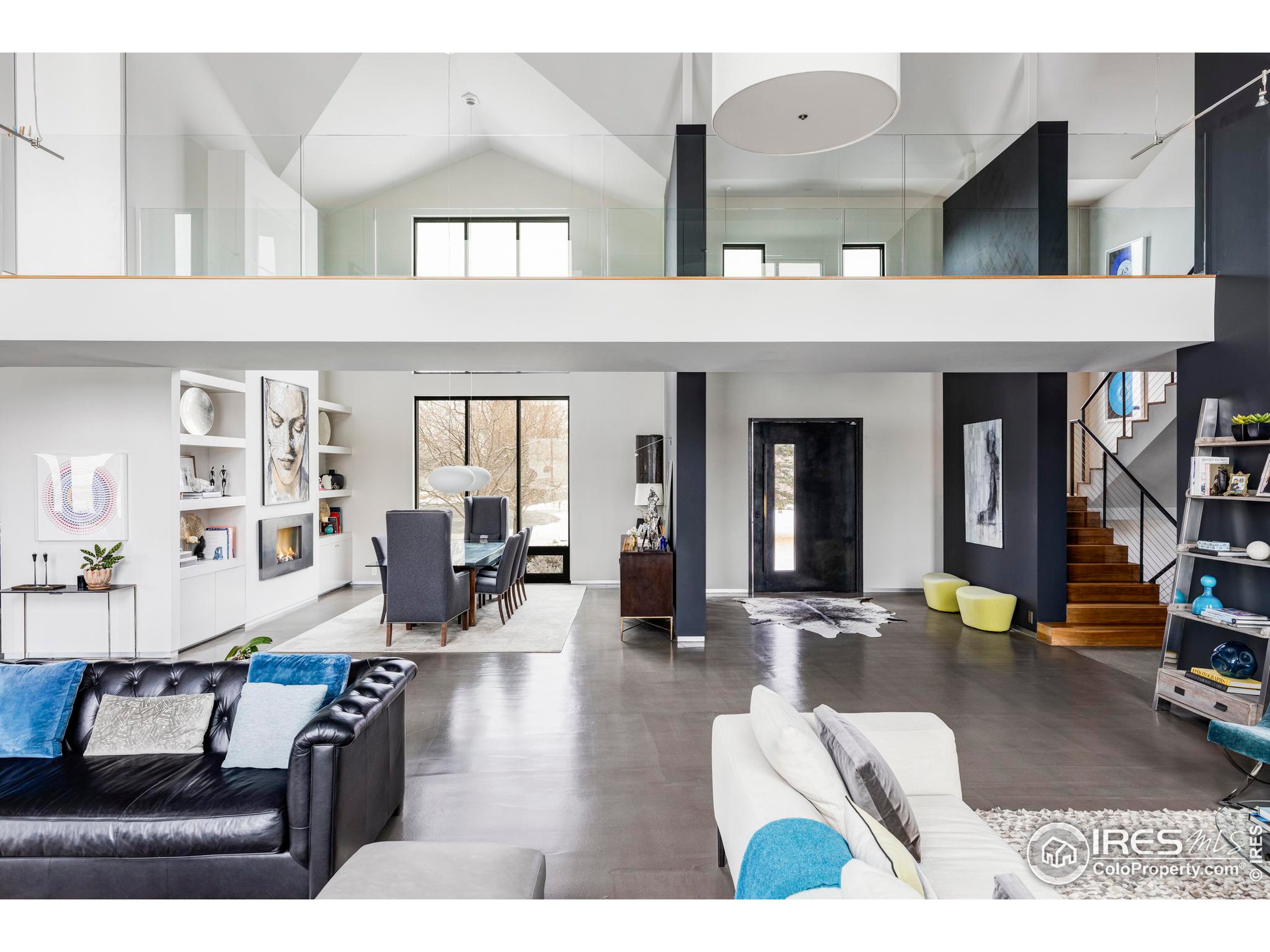 8802 Lakeside Ct
