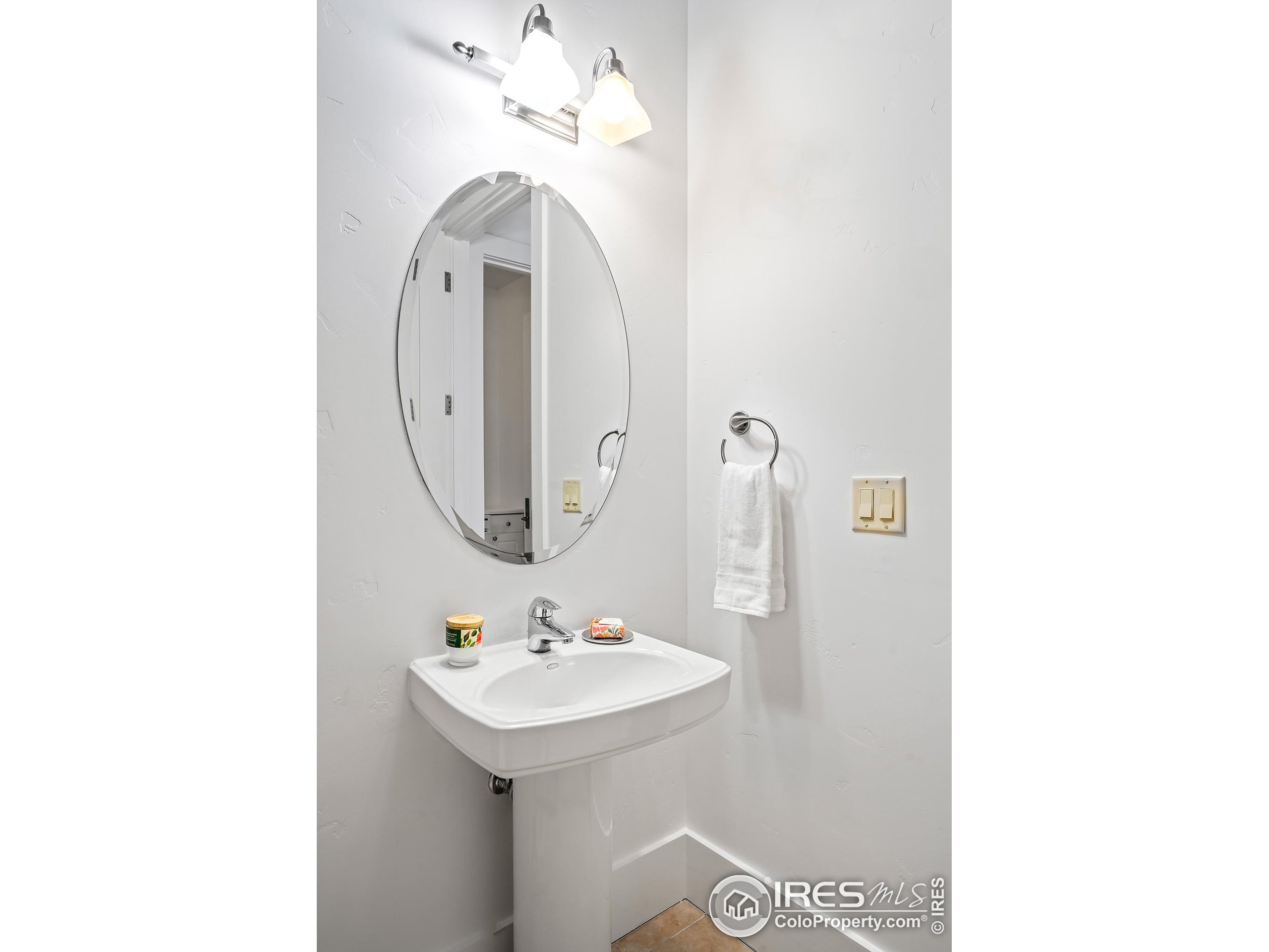 1301 Canyon Blvd 406