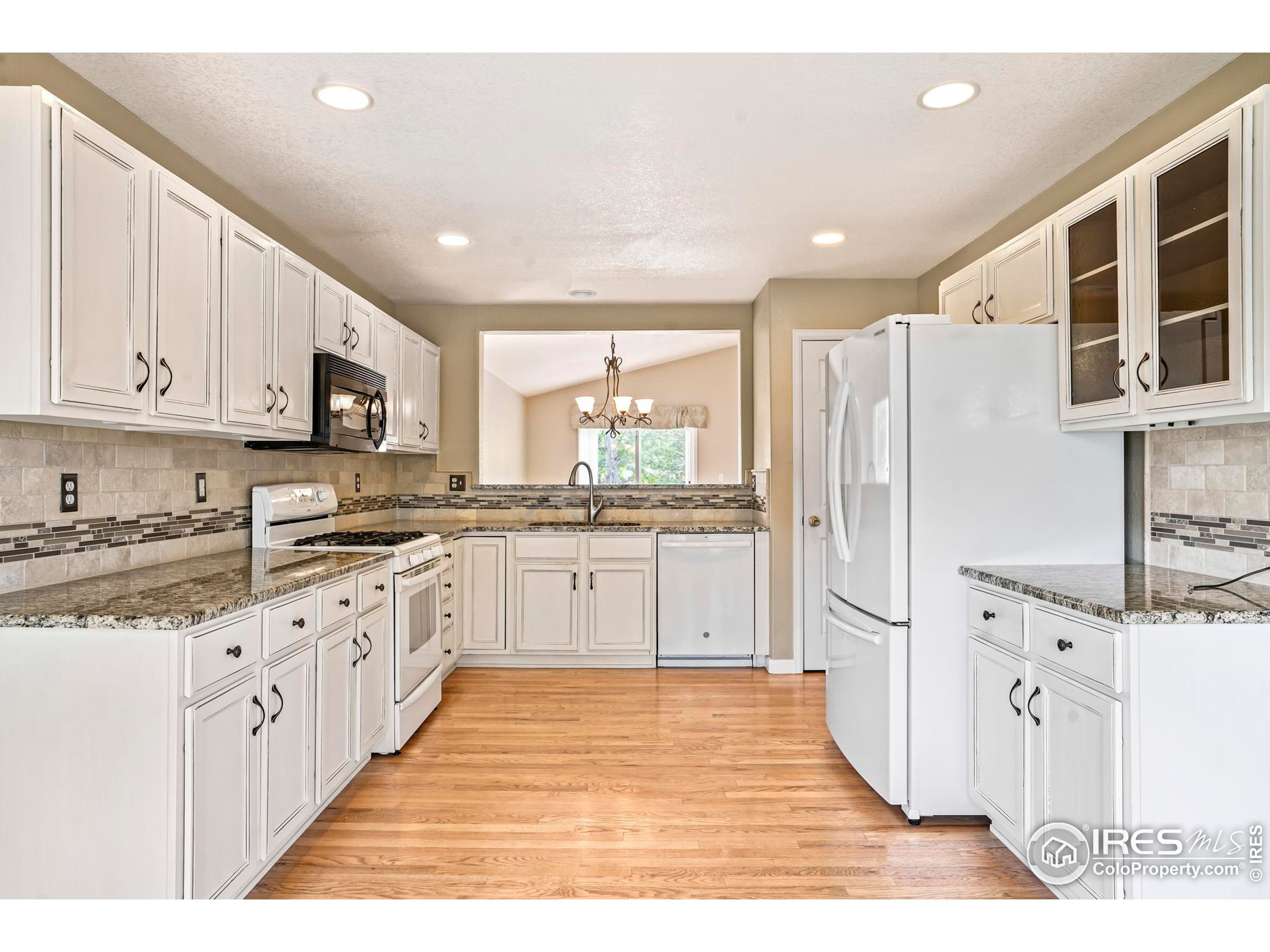 1728 Clover Creek Dr