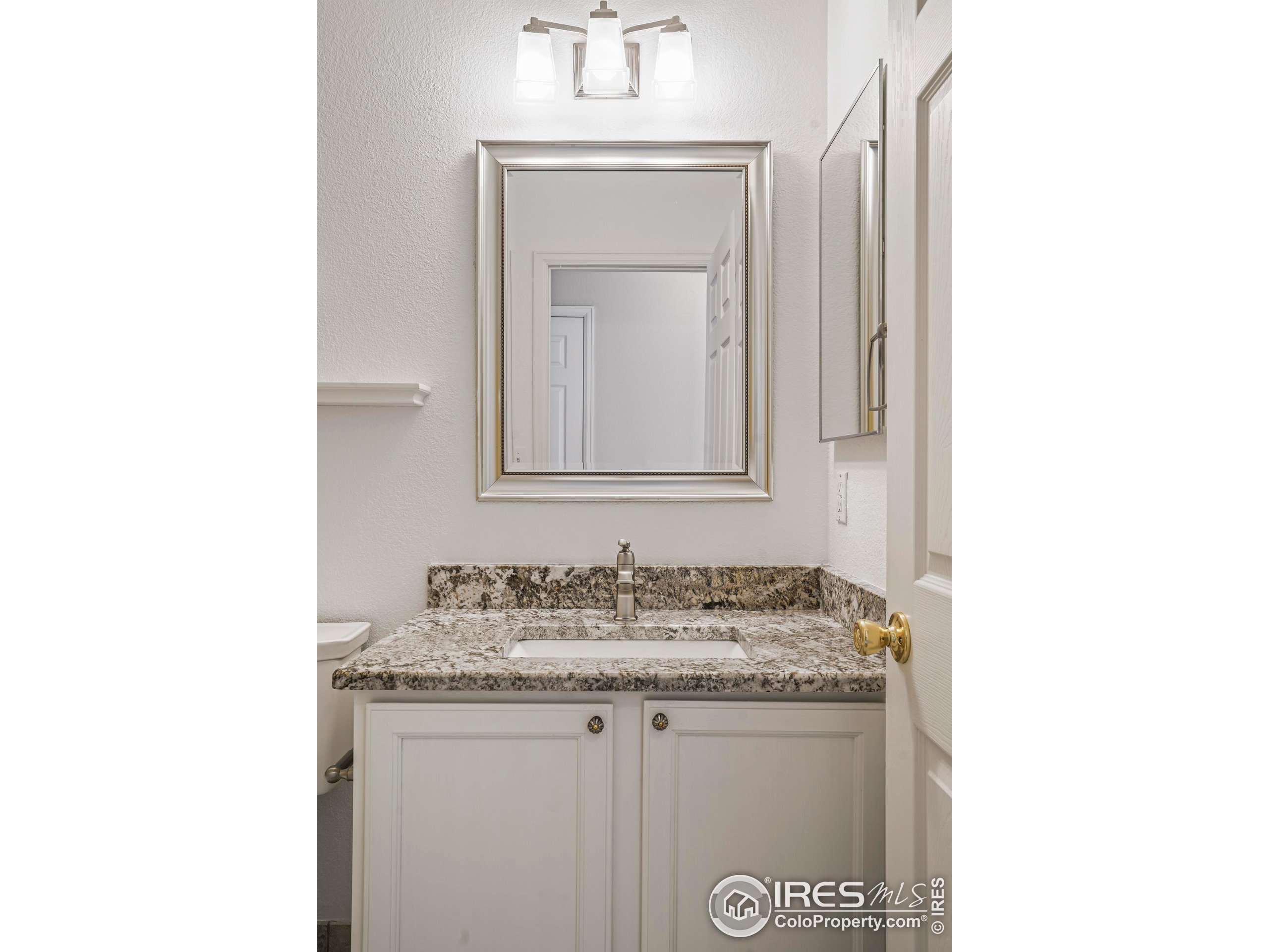 1728 Clover Creek Dr