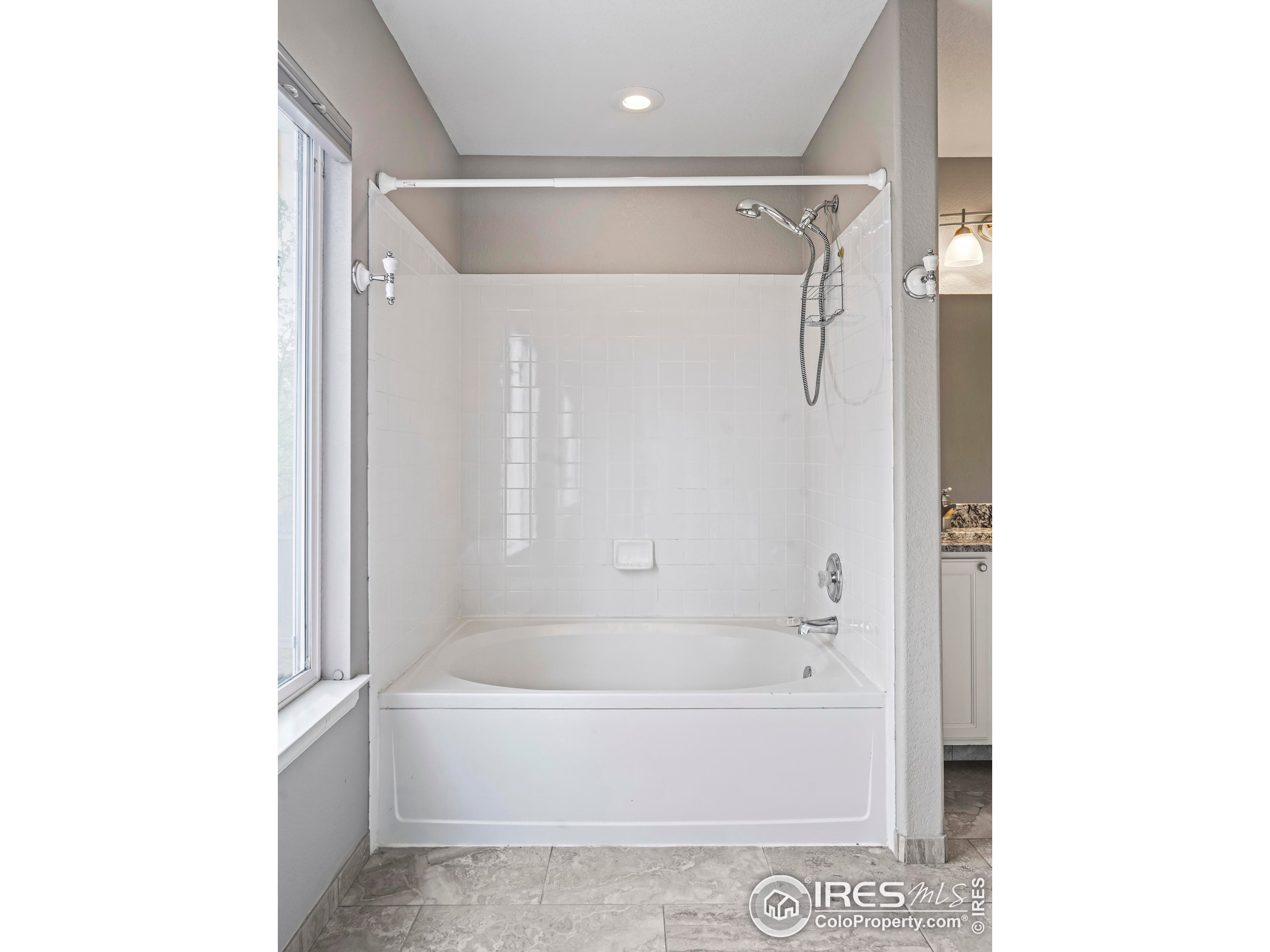 1728 Clover Creek Dr