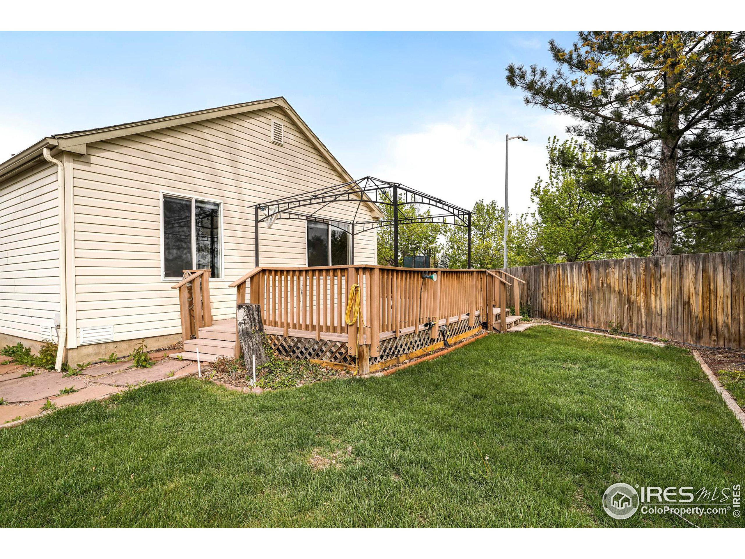 1728 Clover Creek Dr