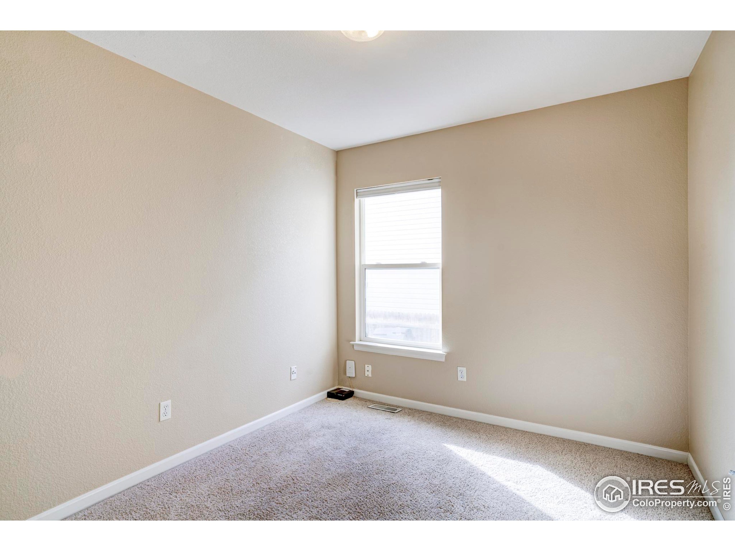 1728 Clover Creek Dr