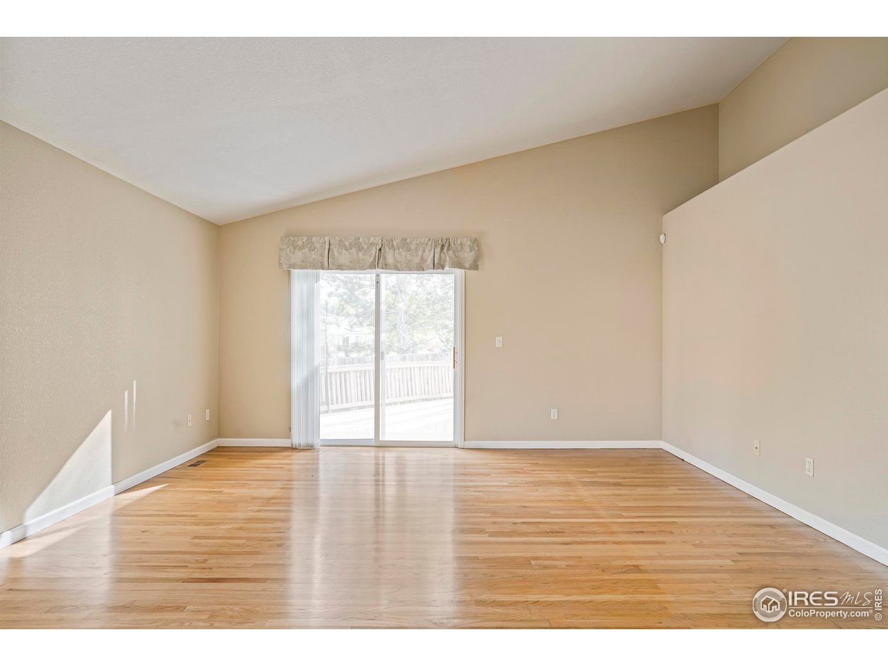 1728 Clover Creek Dr