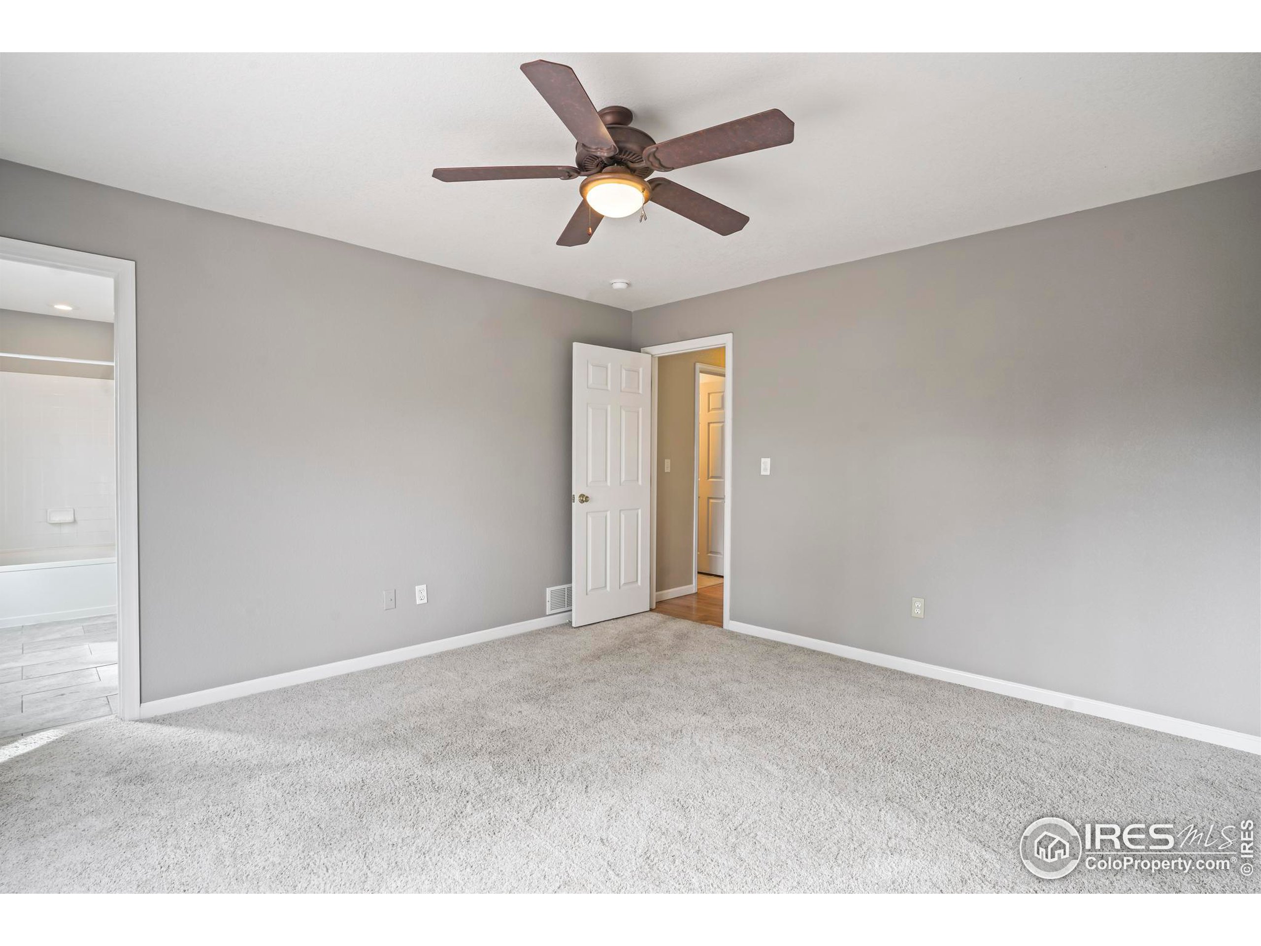 1728 Clover Creek Dr