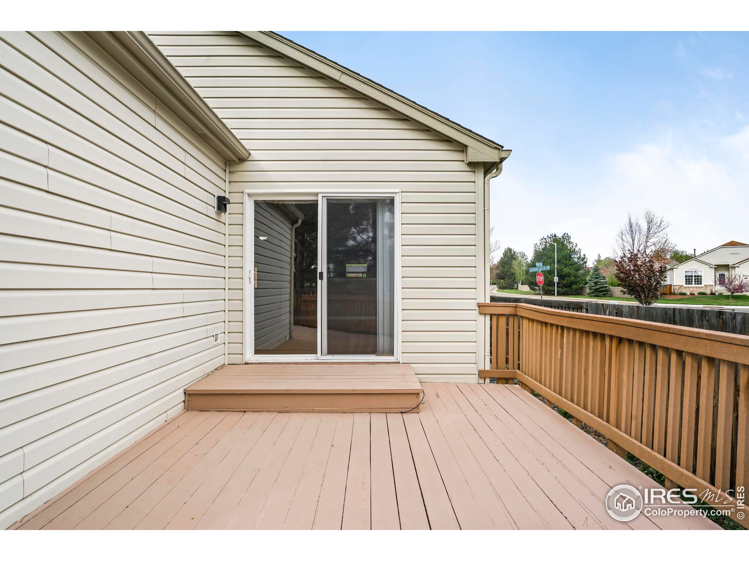 1728 Clover Creek Dr