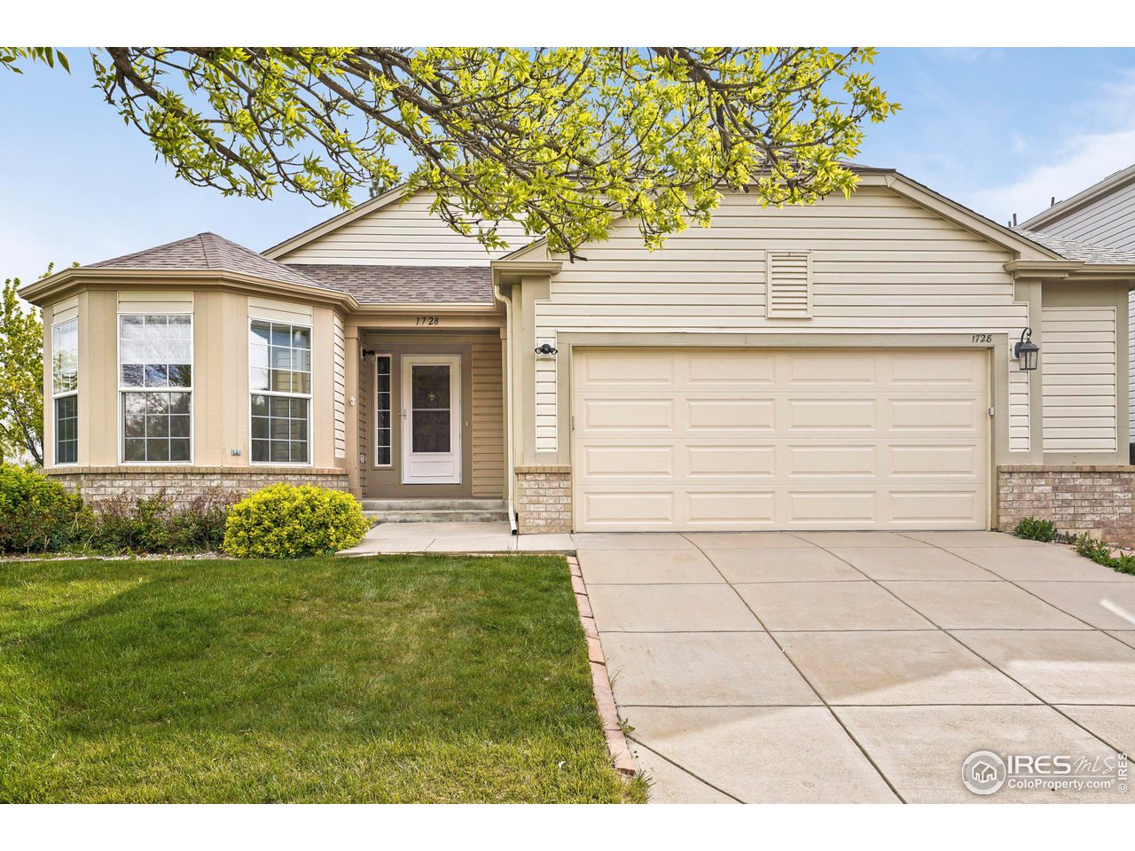 1728 Clover Creek Dr